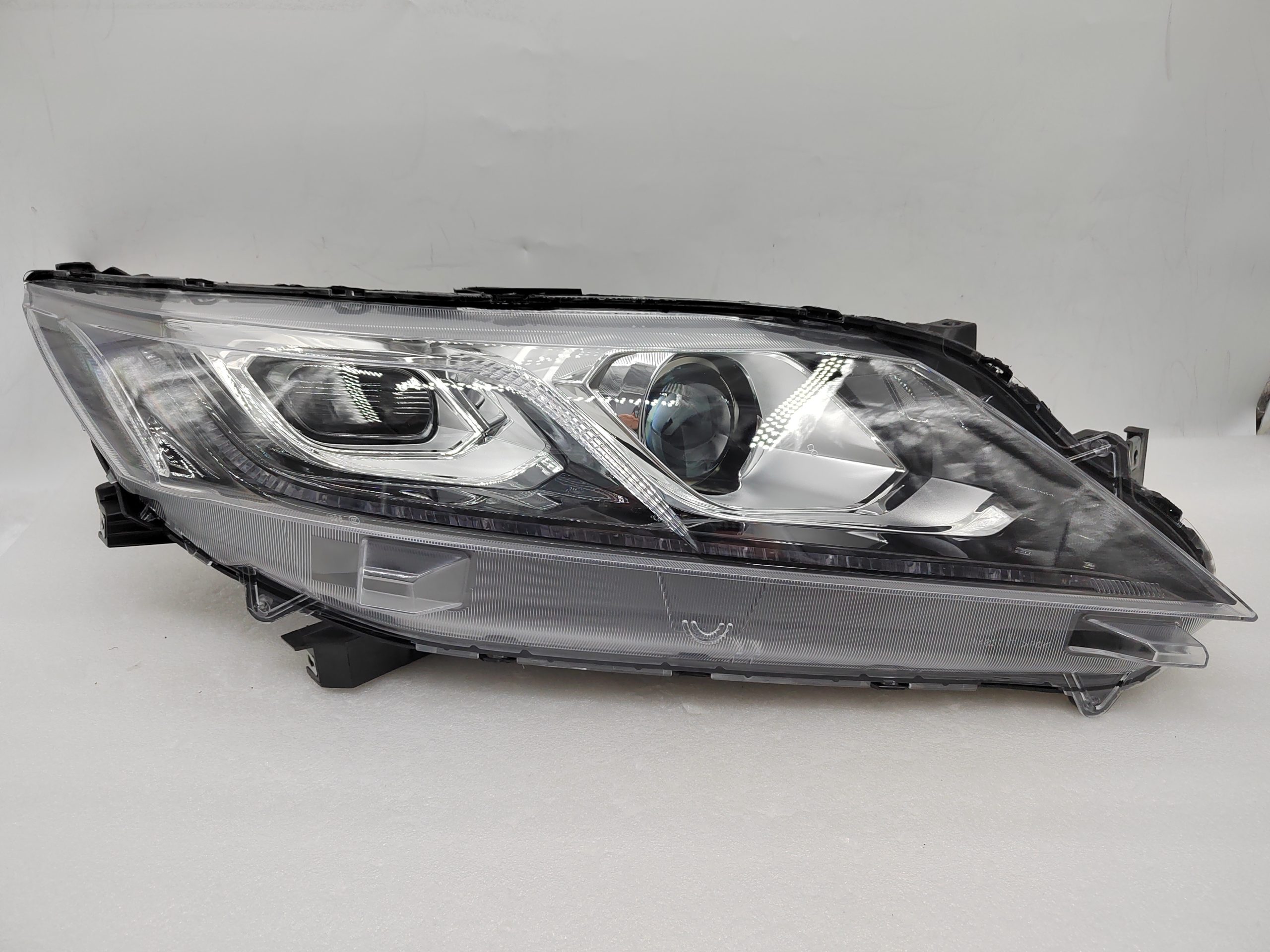 MITSUBISHI ECLIPSE CROSS 2017-2020 HALOGEN R.H.S HEADLIGHT ASSEMBLY