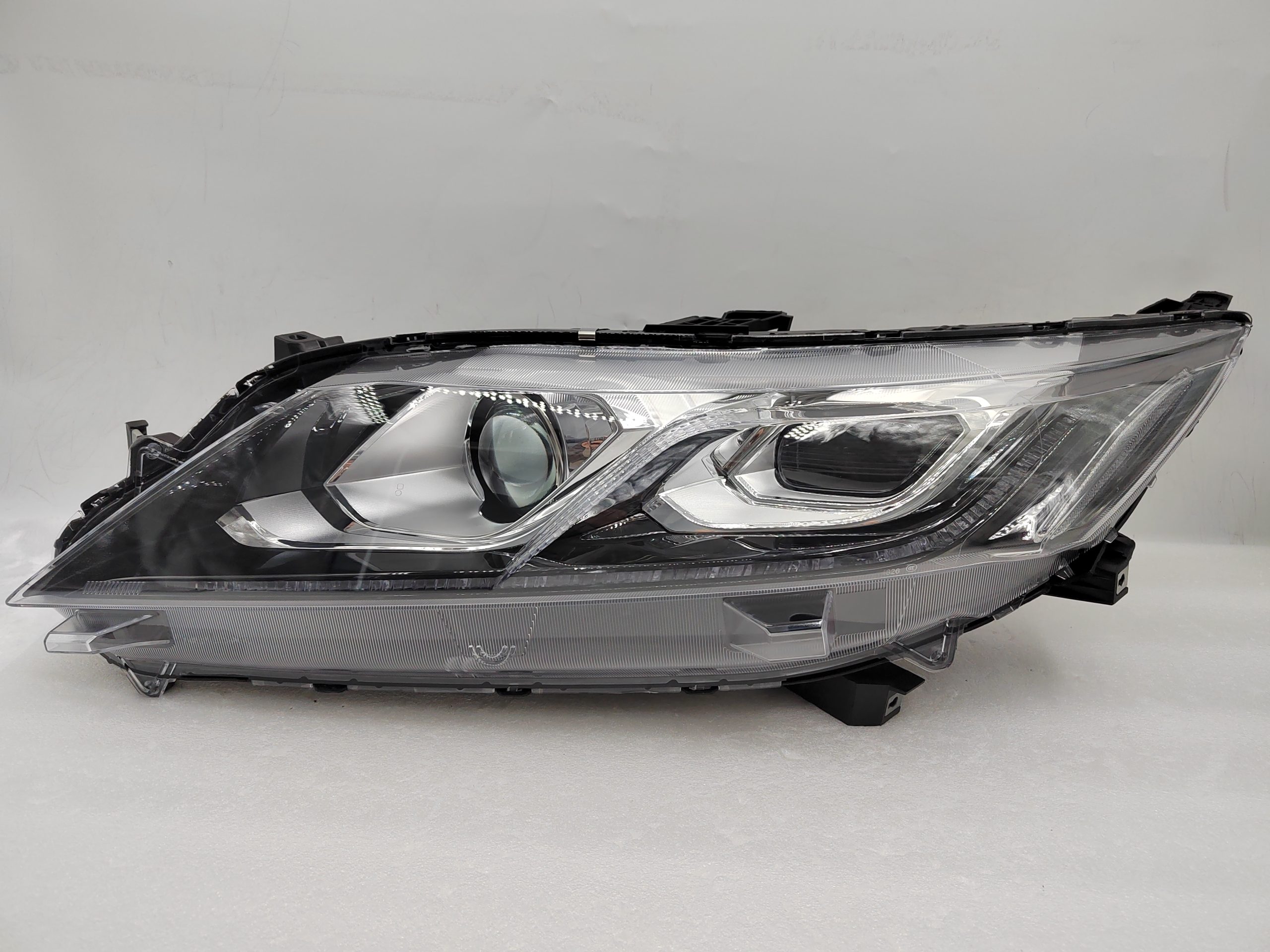 MITSUBISHI ECLIPSE CROSS 2017-2020 HALOGEN L.H.S HEADLIGHT ASSEMBLY