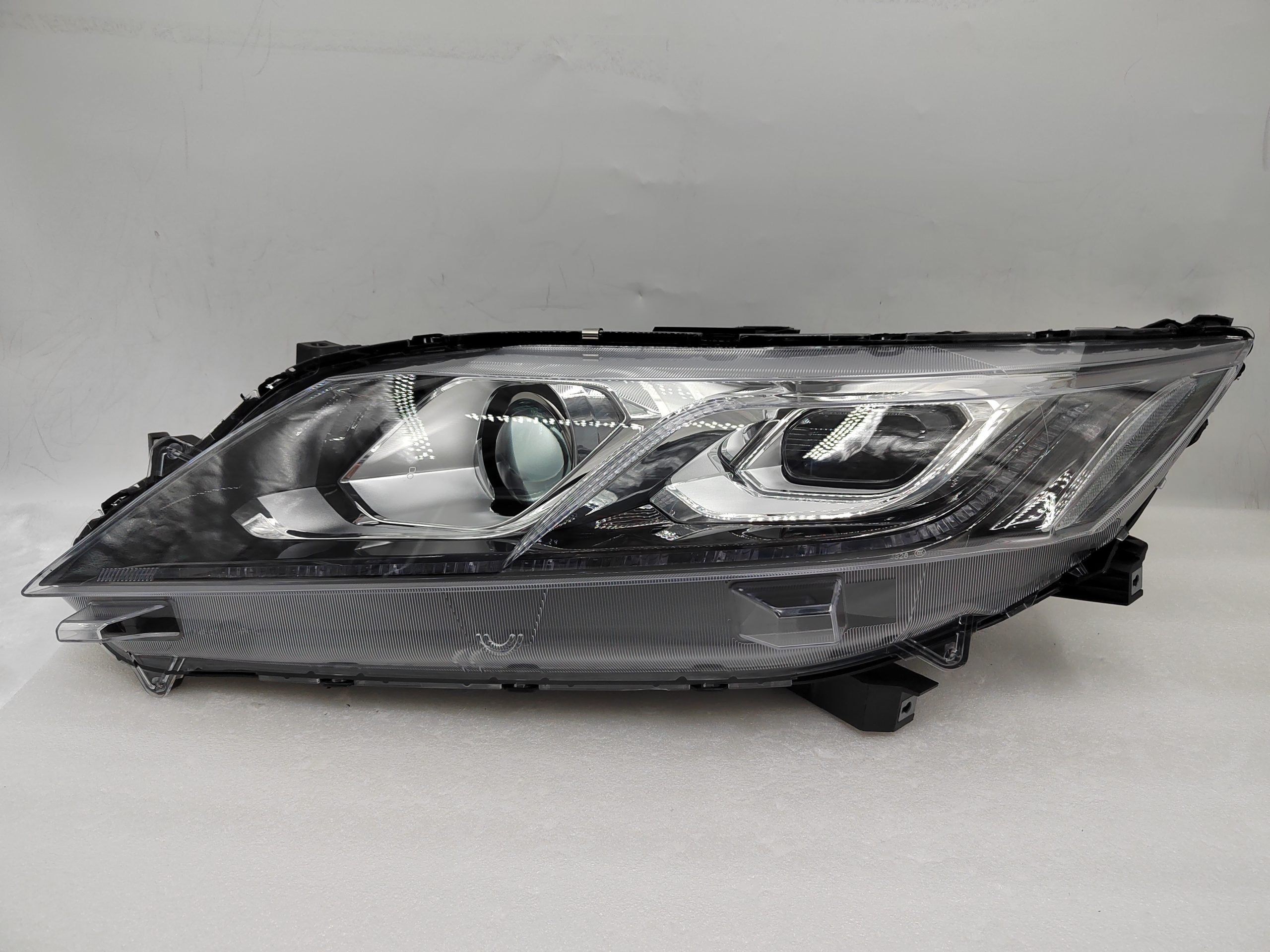MITSUBISHI ECLIPSE CROSS 2017-2020 HALOGEN L.H.S HEADLIGHT ASSEMBLY