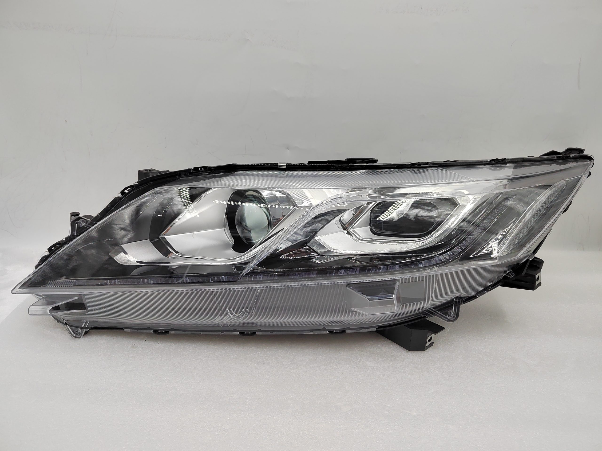 MITSUBISHI ECLIPSE CROSS 2017-2020 HALOGEN L.H.S HEADLIGHT ASSEMBLY