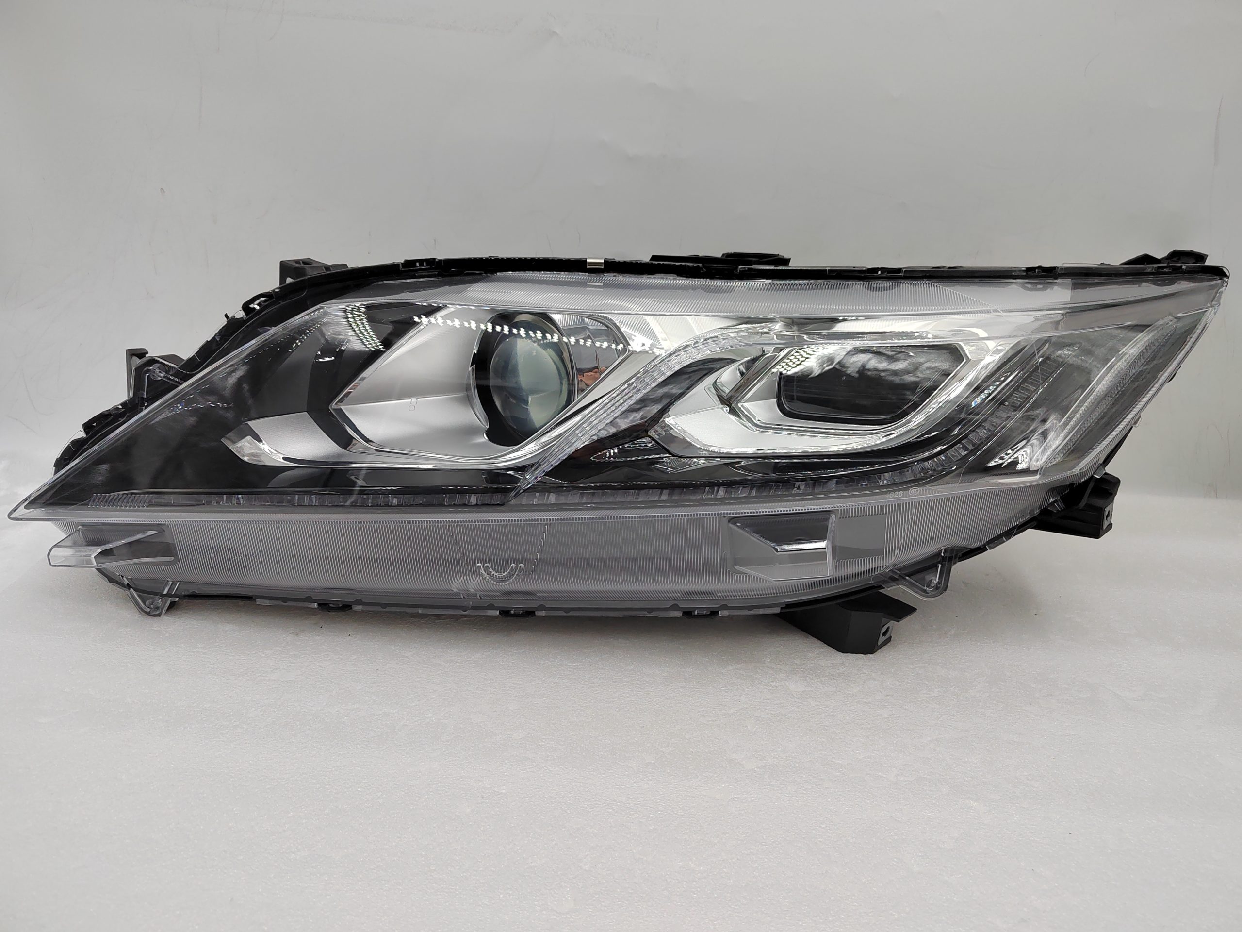 MITSUBISHI ECLIPSE CROSS 2017-2020 HALOGEN L.H.S HEADLIGHT ASSEMBLY