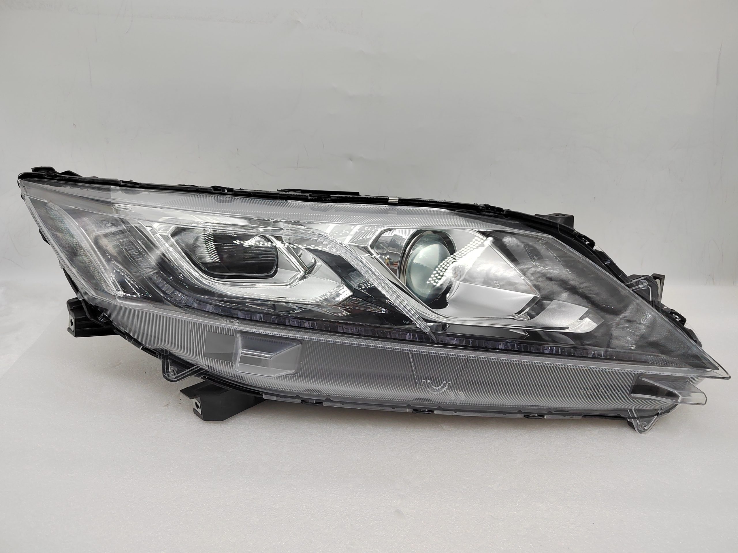 MITSUBISHI ECLIPSE CROSS 2017-2020 HALOGEN R.H.S HEADLIGHT ASSEMBLY