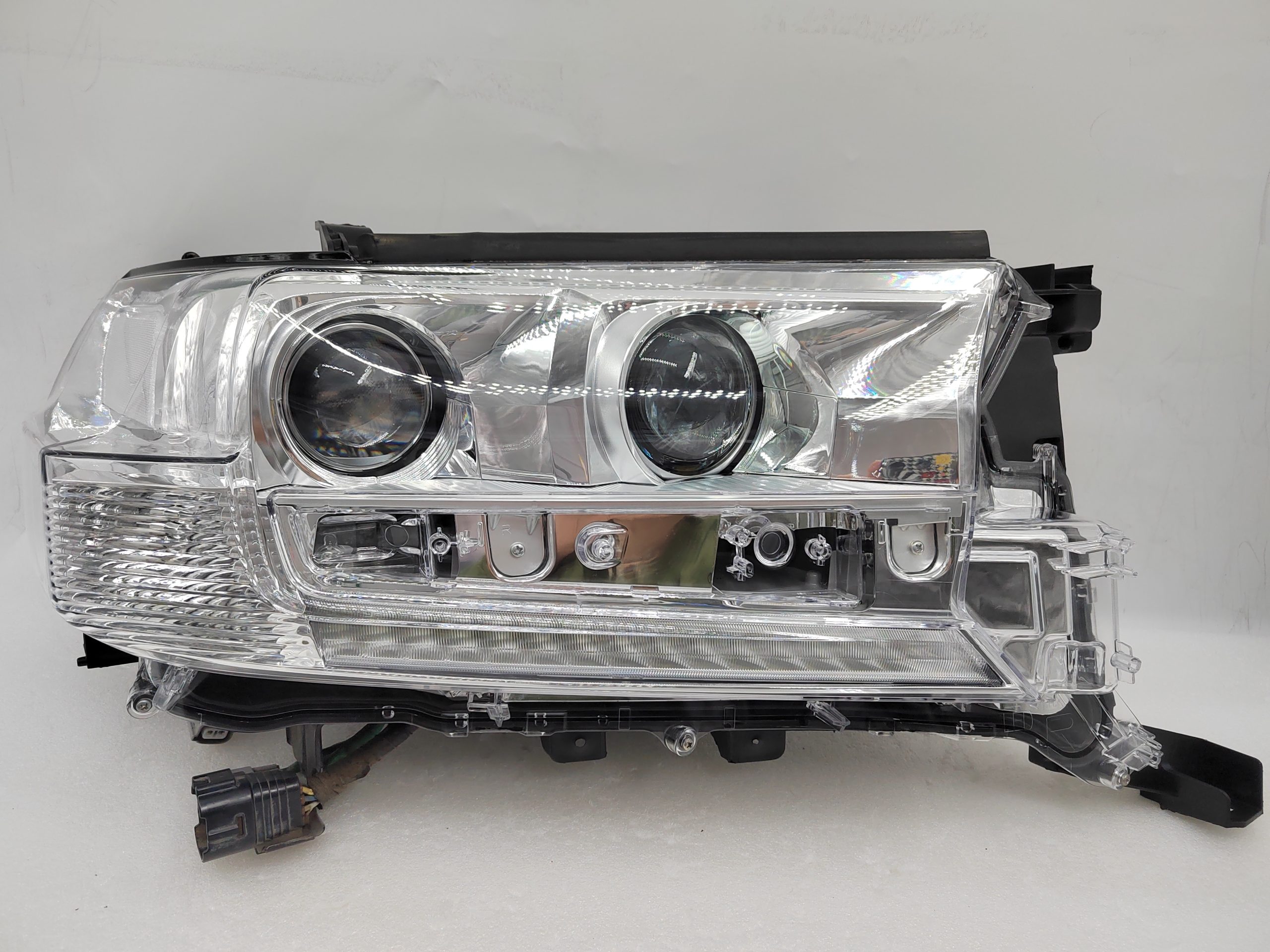 TOYOTA LANDCRUISER 200 SERIES VDJ200R 2016-2021 LED R.H.S HEADLIGHT ASSEMBLY