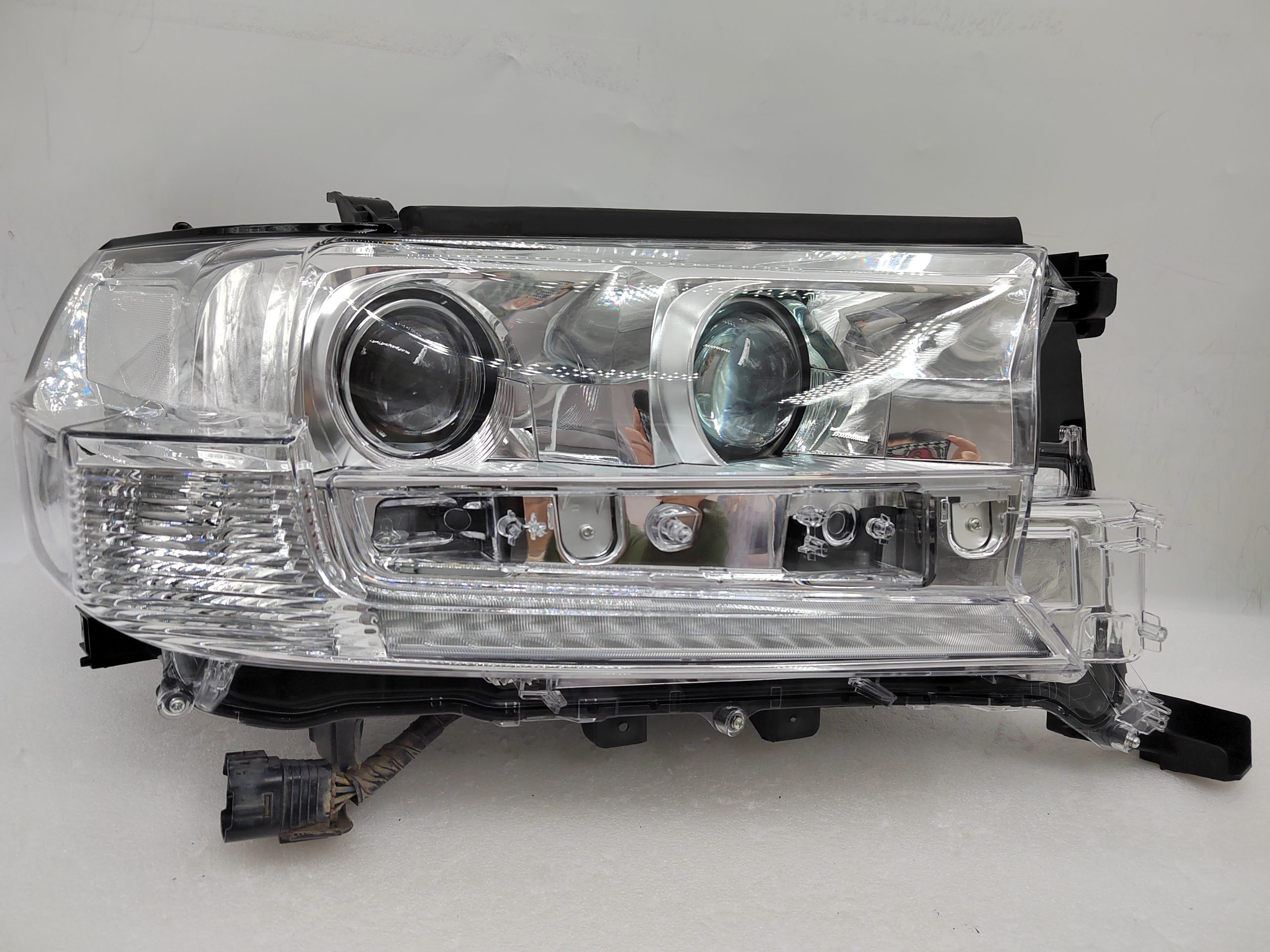 TOYOTA LANDCRUISER 200 SERIES VDJ200R 2016-2021 LED R.H.S HEADLIGHT ASSEMBLY