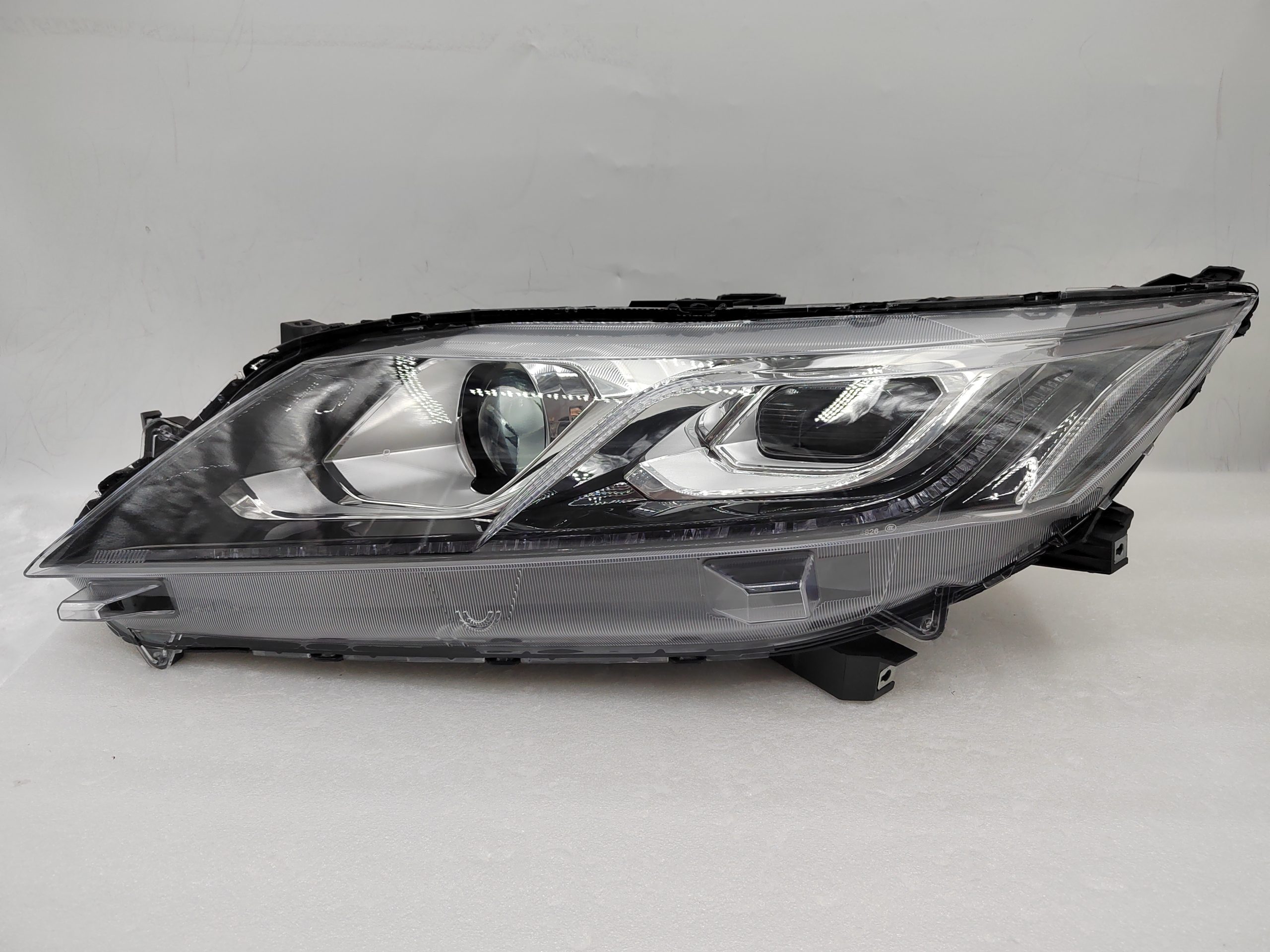 MITSUBISHI ECLIPSE CROSS 2017-2020 HALOGEN L.H.S HEADLIGHT ASSEMBLY