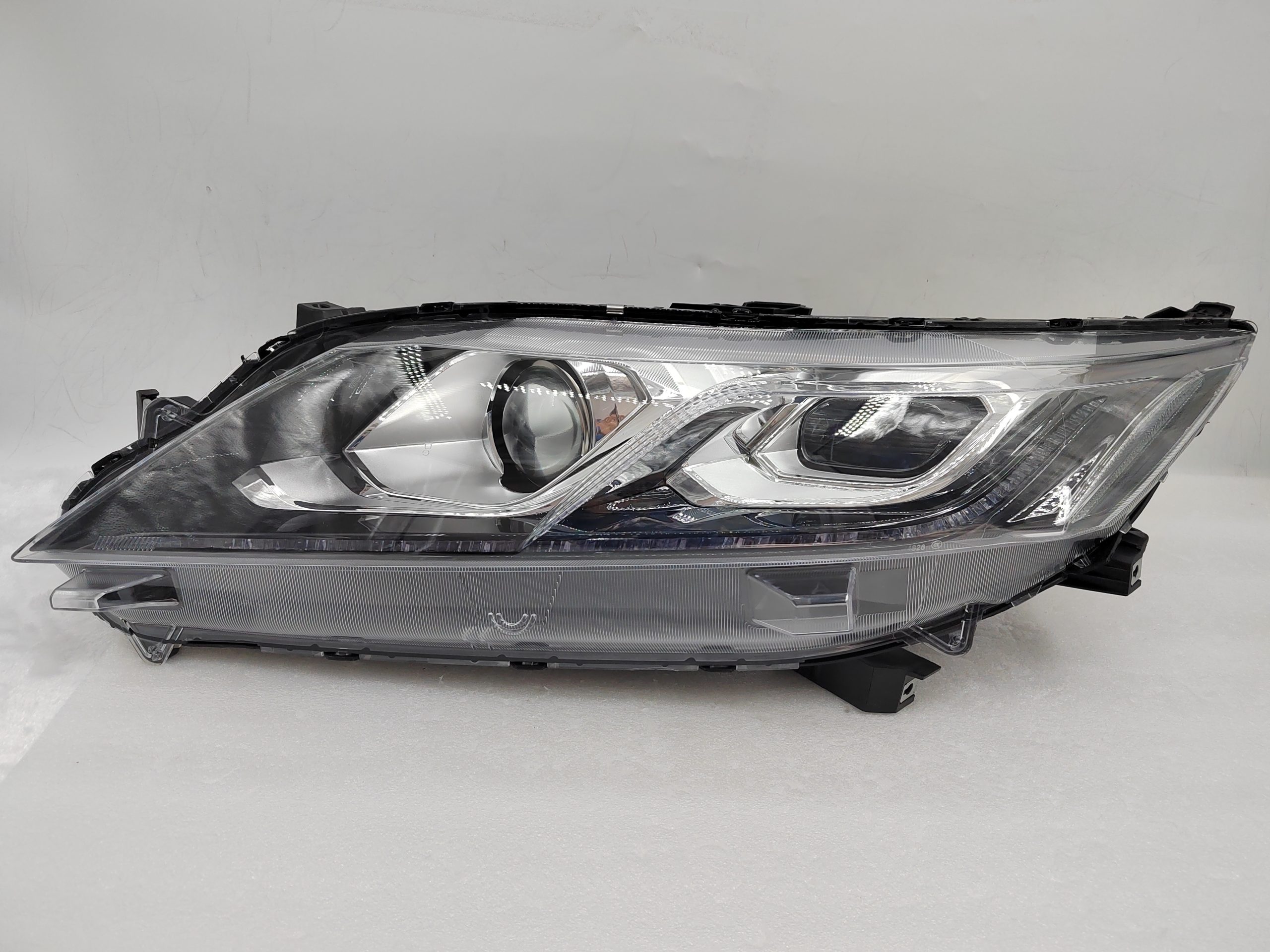 MITSUBISHI ECLIPSE CROSS 2017-2020 HALOGEN L.H.S HEADLIGHT ASSEMBLY
