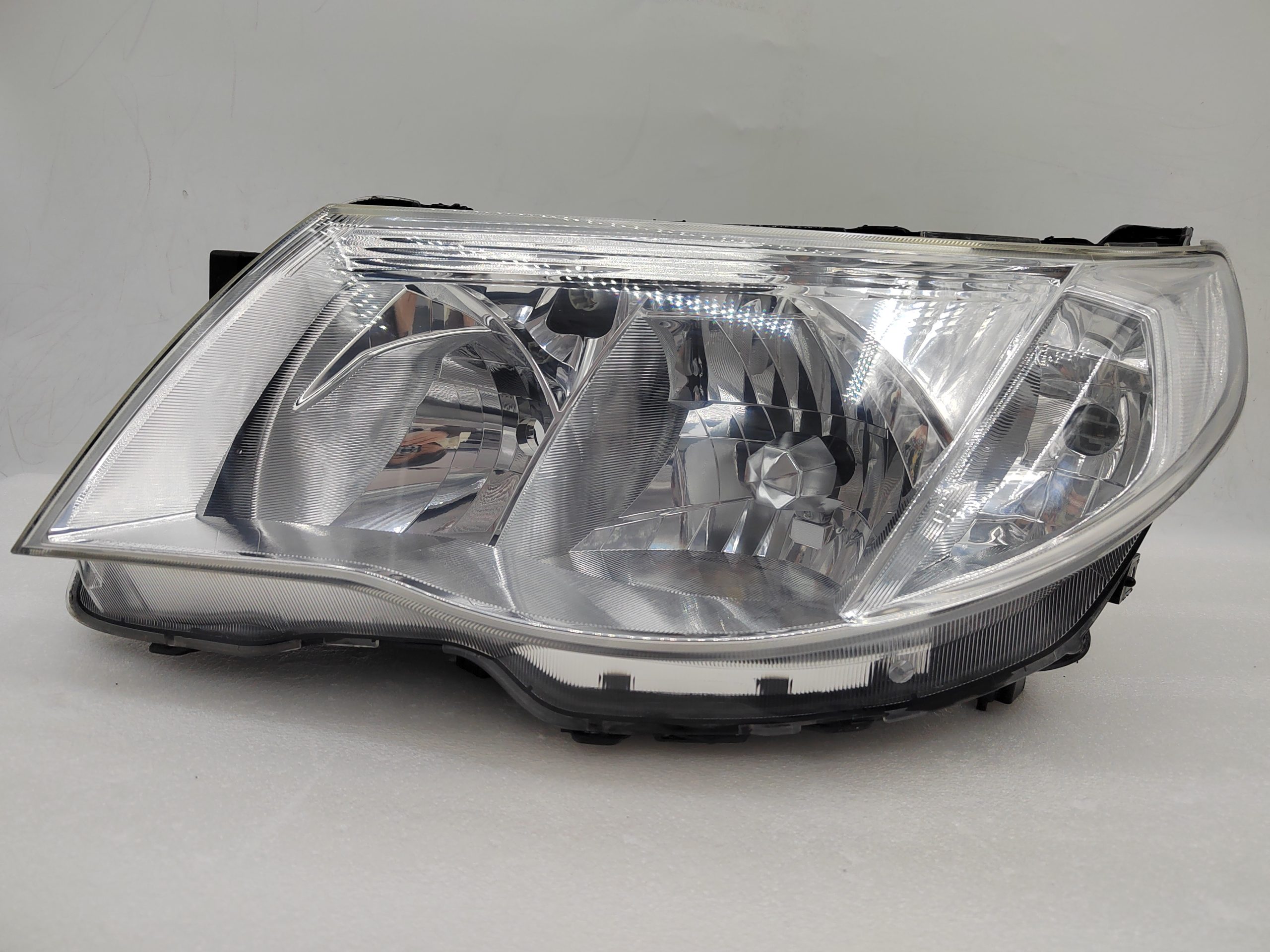 SUBARU FORESTER 2009-2012 HALOGEN L.H.S HEADLIGHT ASSEMBLY