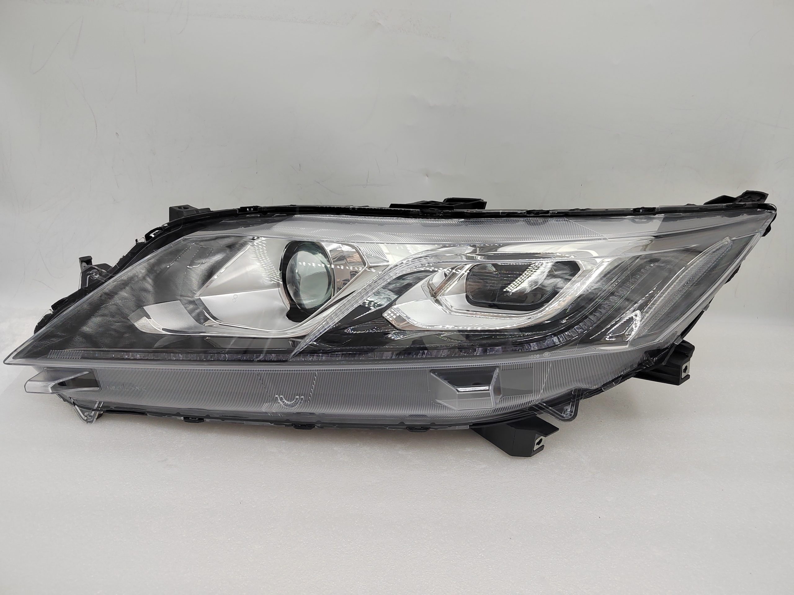 MITSUBISHI ECLIPSE CROSS 2017-2020 HALOGEN L.H.S HEADLIGHT ASSEMBLY