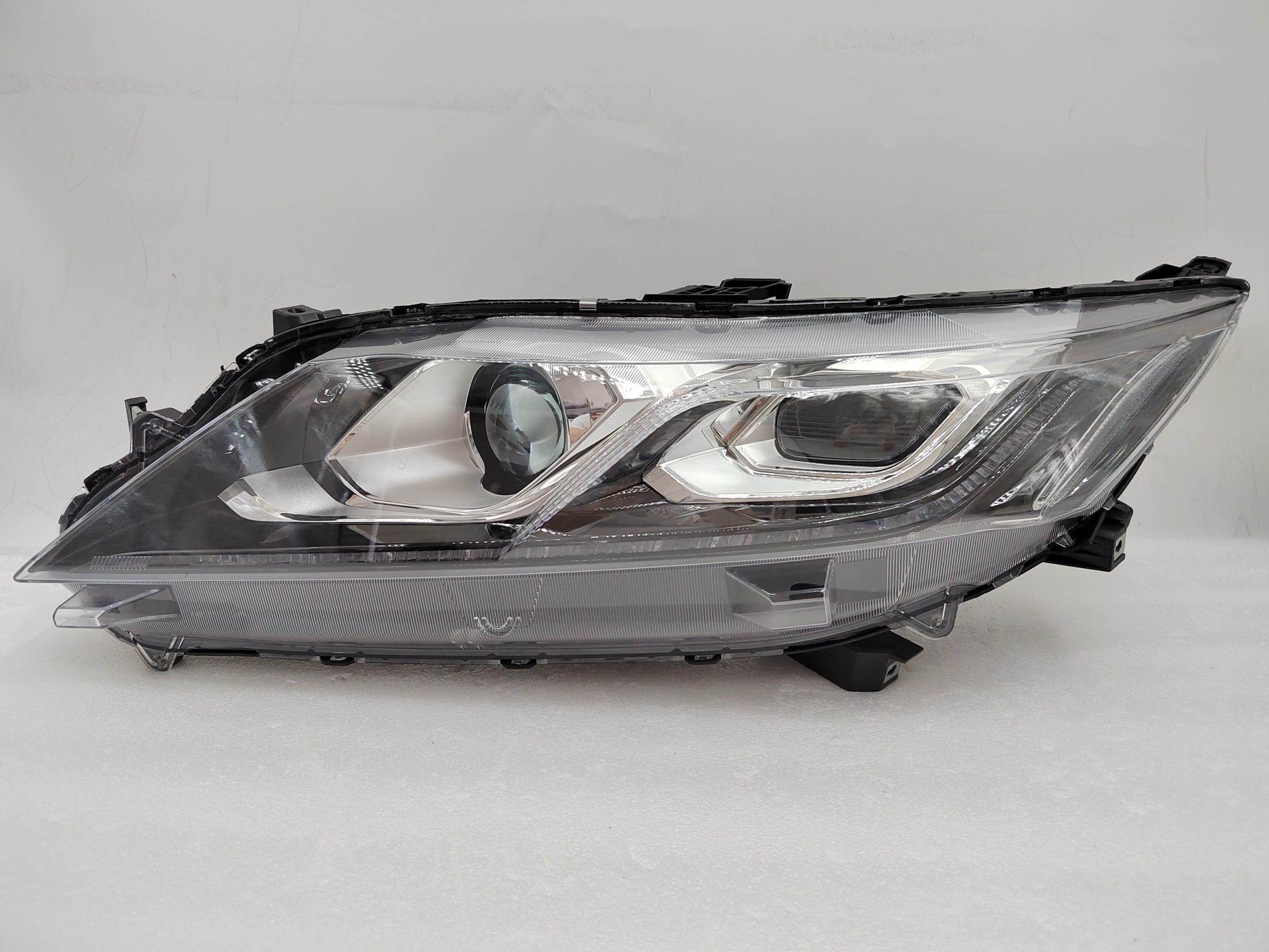 MITSUBISHI ECLIPSE CROSS 2017-2020 HALOGEN L.H.S HEADLIGHT ASSEMBLY