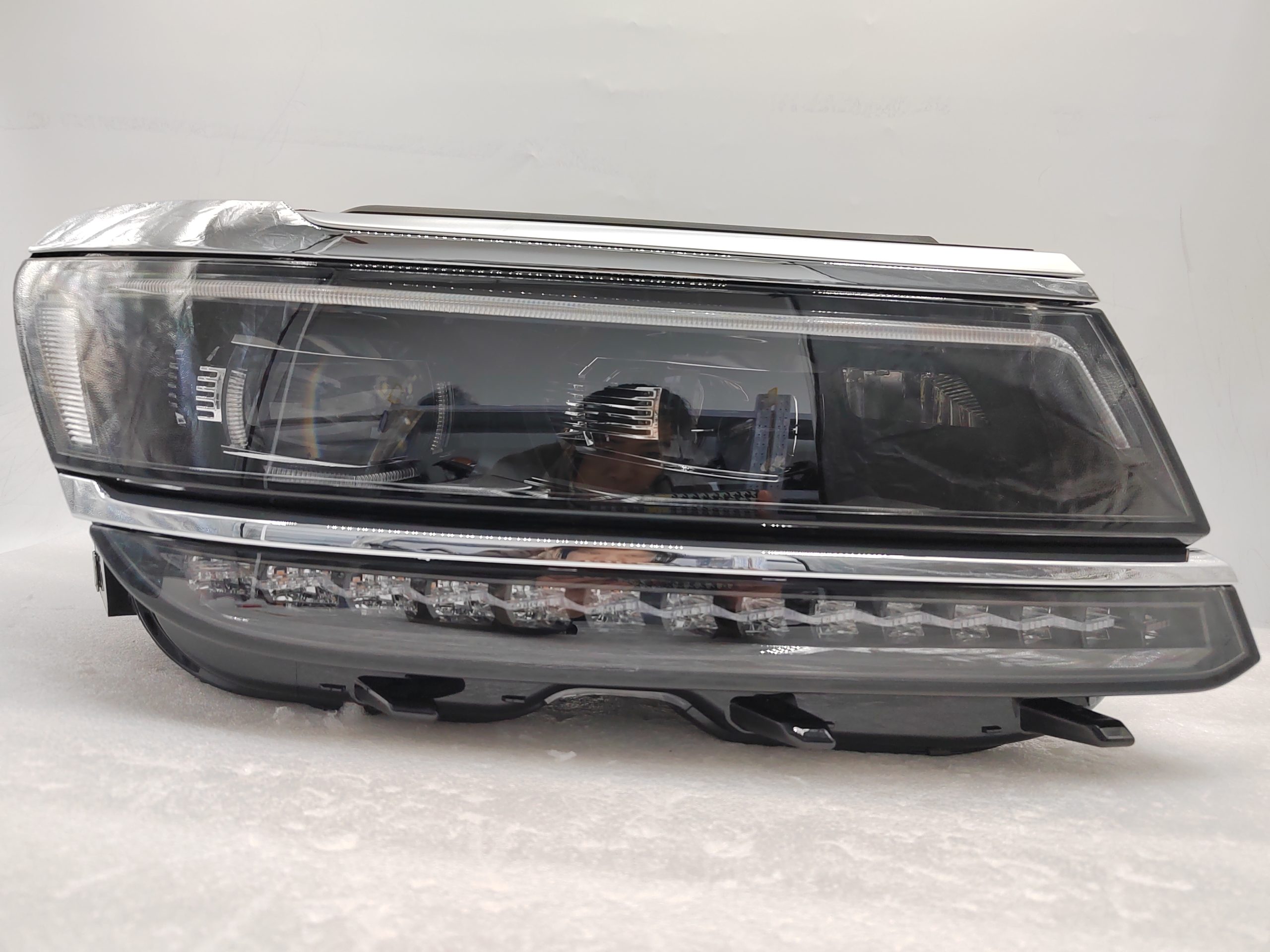 VOLKSWAGEN TIGUAN 2017-2020 LED R.H.S HEADLIGHT ASSEMBLY