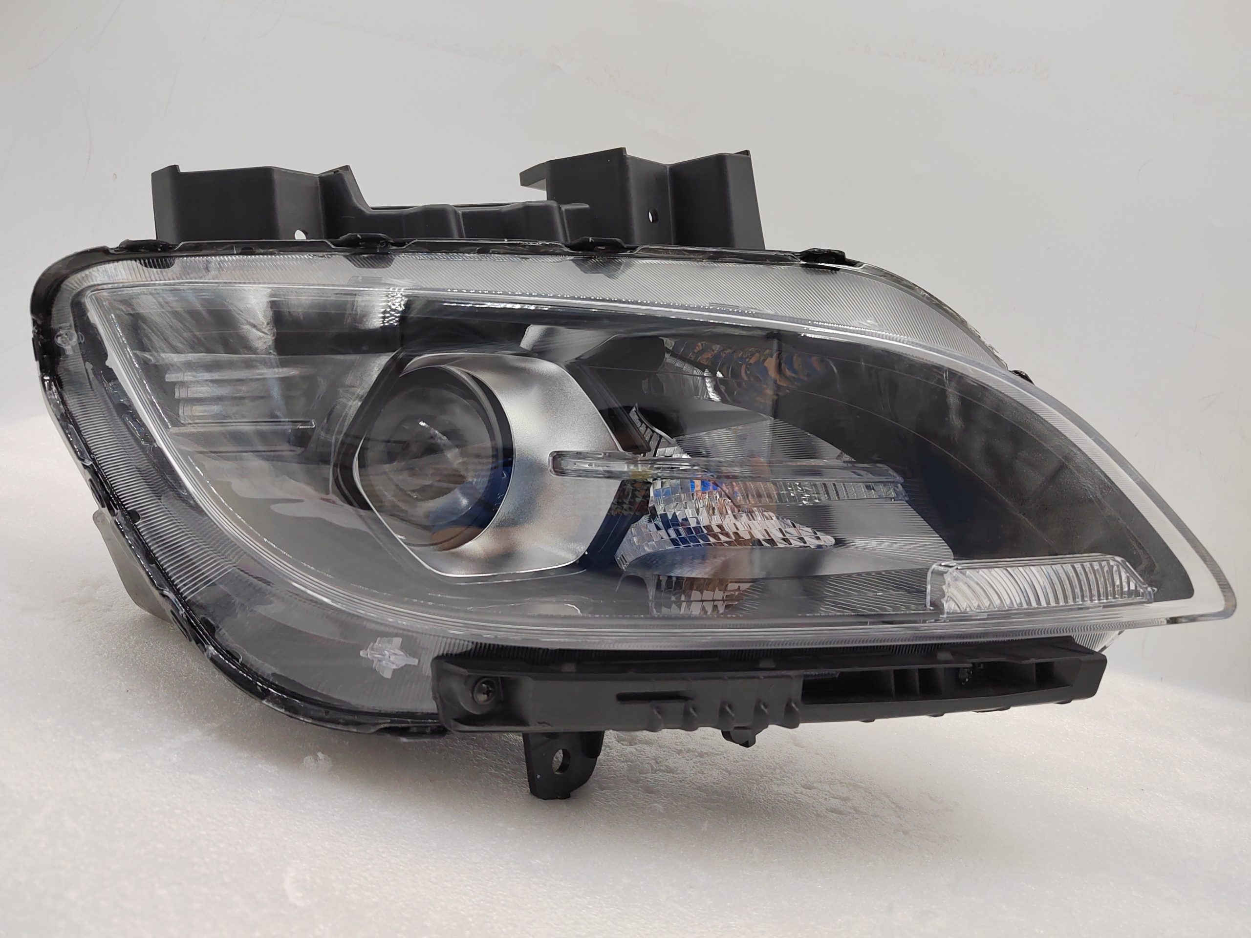 HYUNDAI KONA 2021-2023 HALOGEN R.H.S HEADLIGHT ASSEMBLY