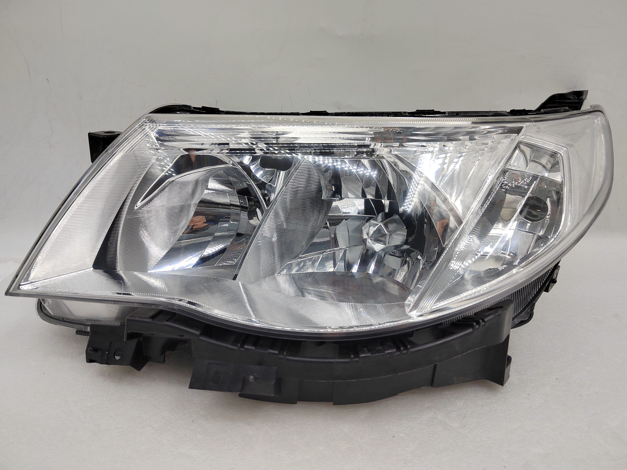 SUBARU FORESTER 2009-2012 HALOGEN L.H.S HEADLIGHT ASSEMBLY