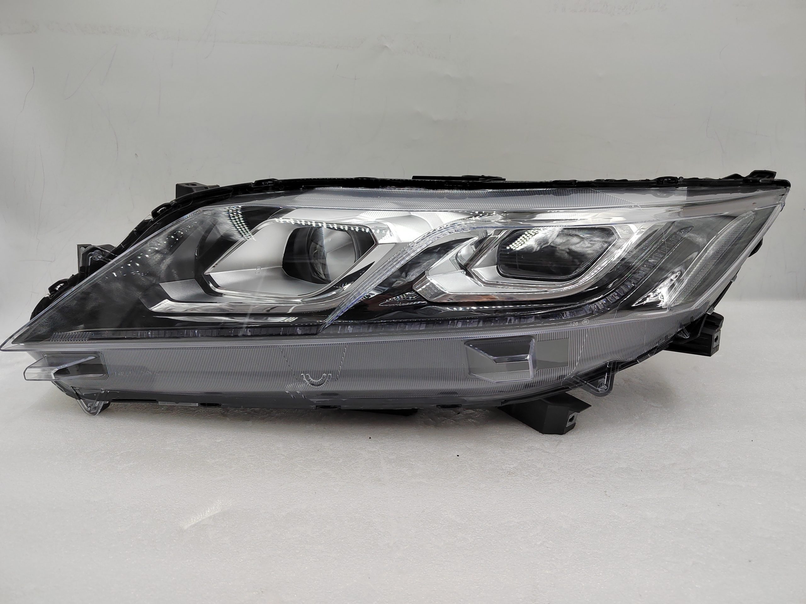 MITSUBISHI ECLIPSE CROSS 2017-2020 LED L.H.S HEADLIGHT ASSEMBLY