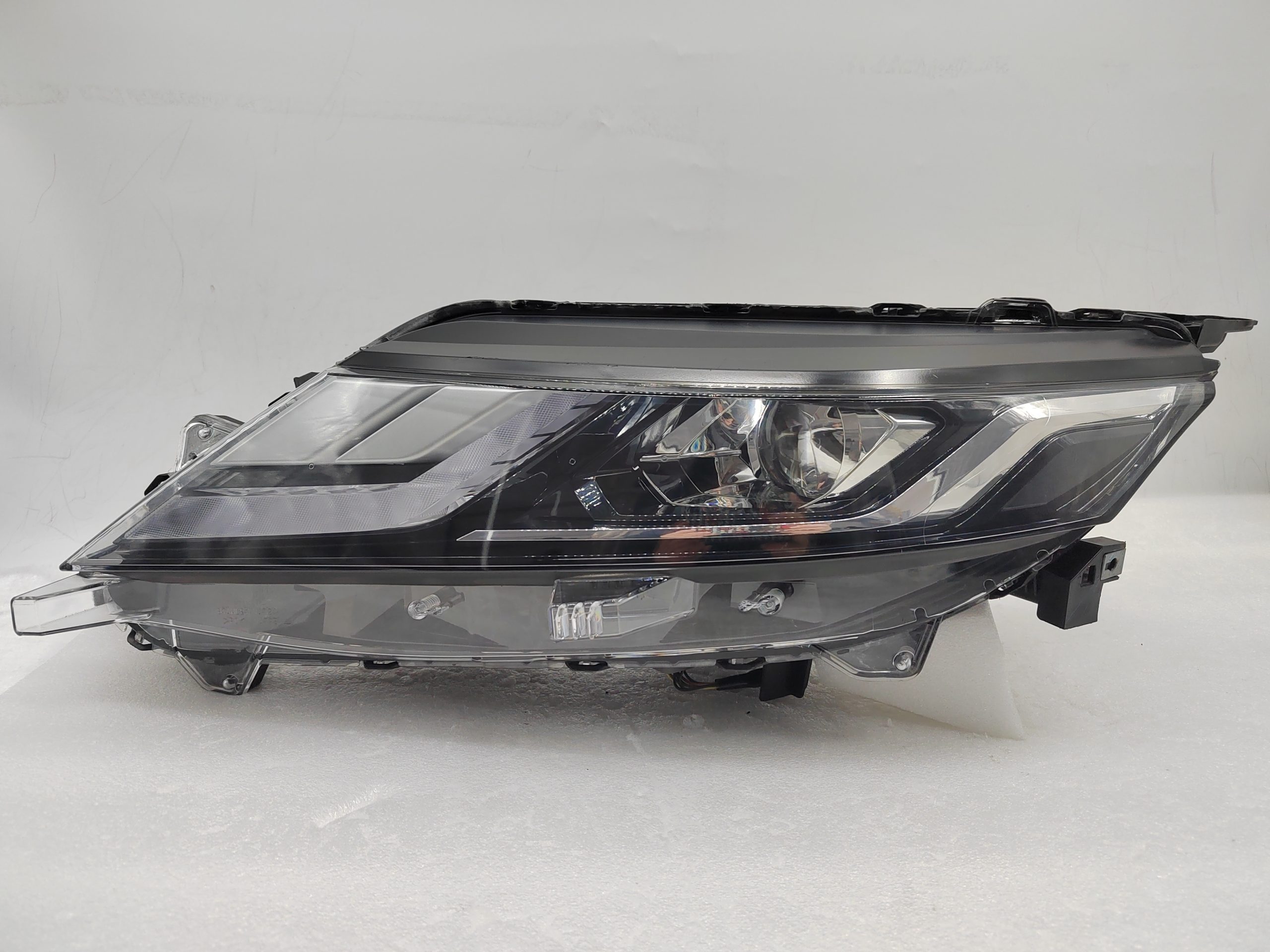 MITSUBISHI TRITON L200 2019-2023 LED L.H.S HEADLIGHT ASSEMBLY