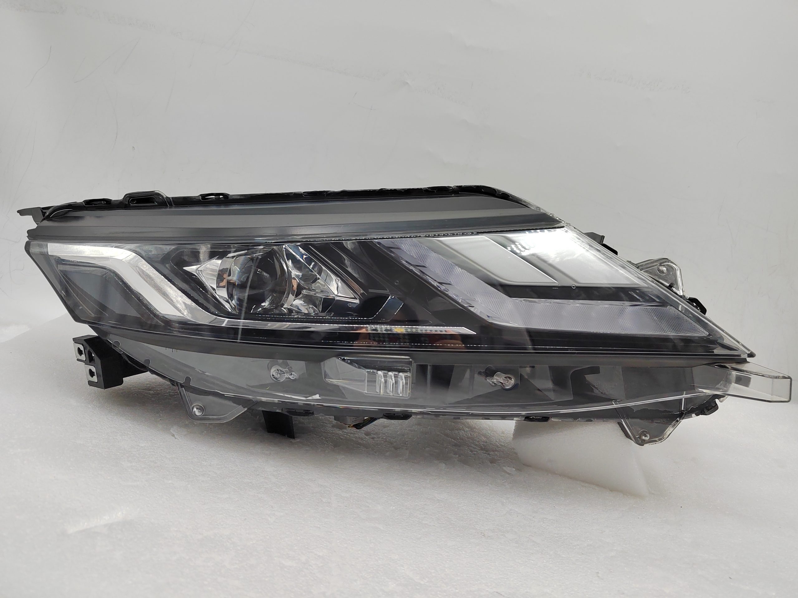 MITSUBISHI TRITON L200 2019-2023 LED R.H.S HEADLIGHT ASSEMBLY