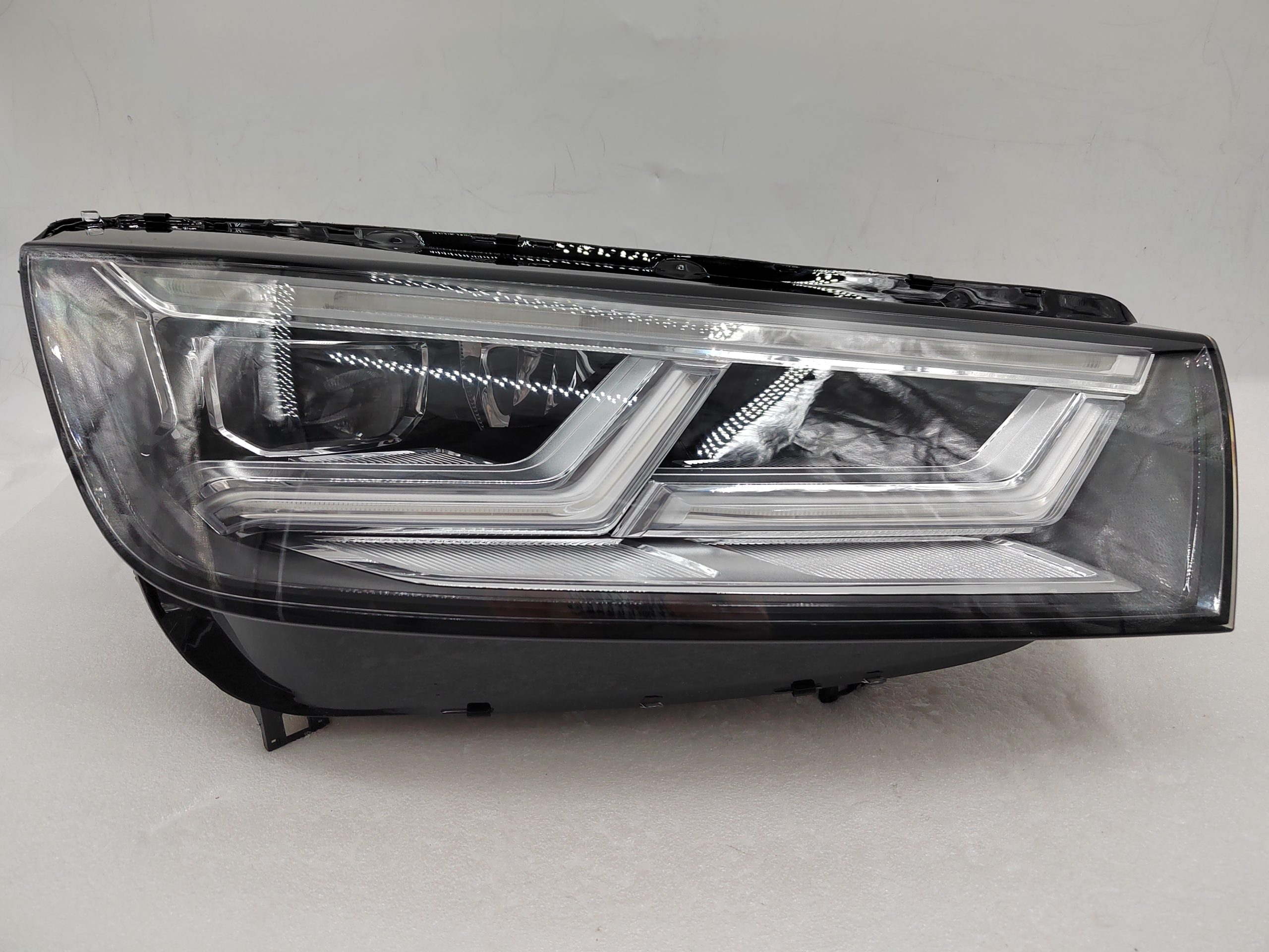 AUDI Q5 2017-2020 MATRIX R.H.S HEADLIGHT ASSEMBLY
