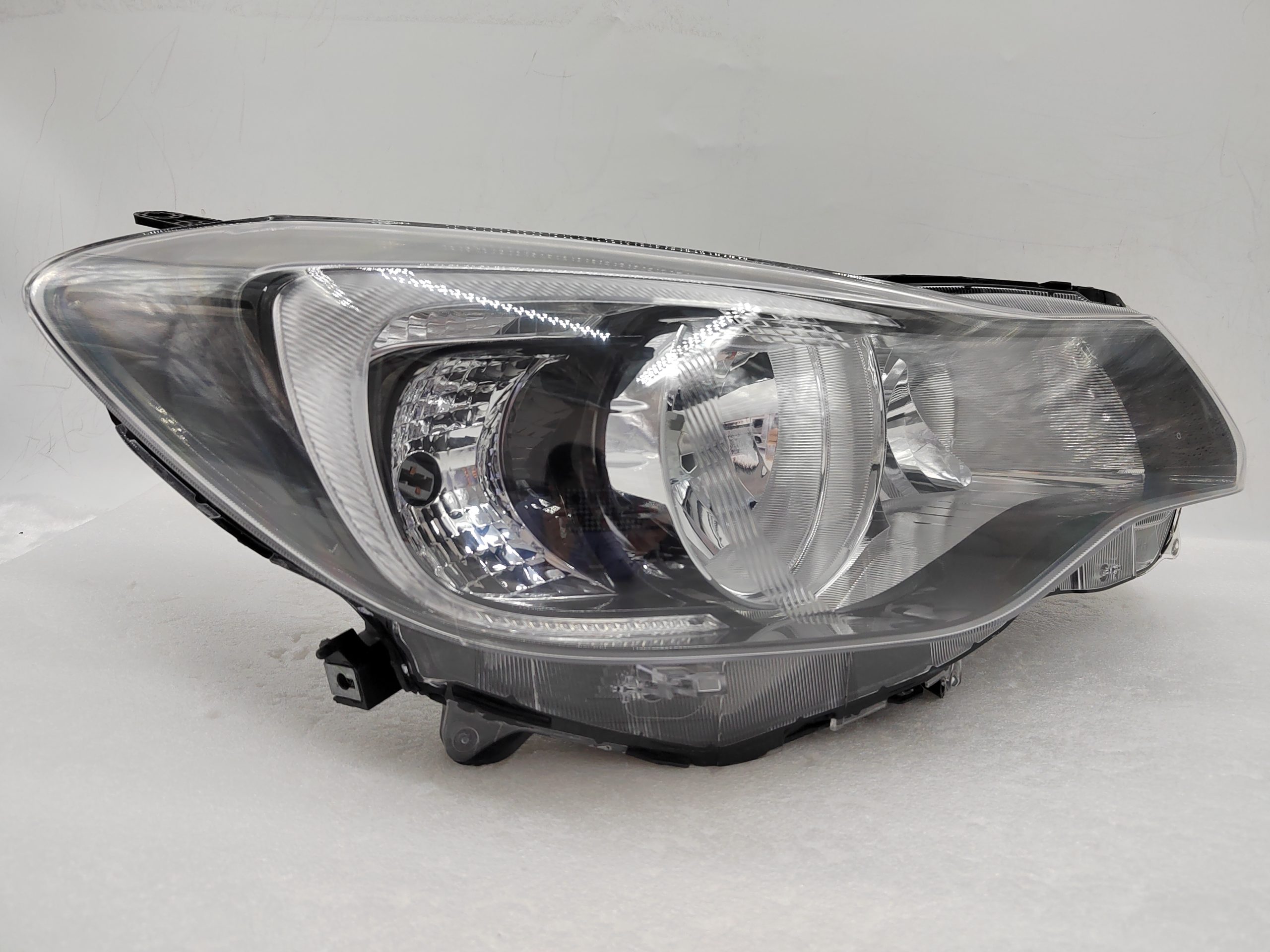 SUBARU IMPREZA XV 2012-2016 HALOGEN R.H.S HEADLIGHT ASSEMBLY