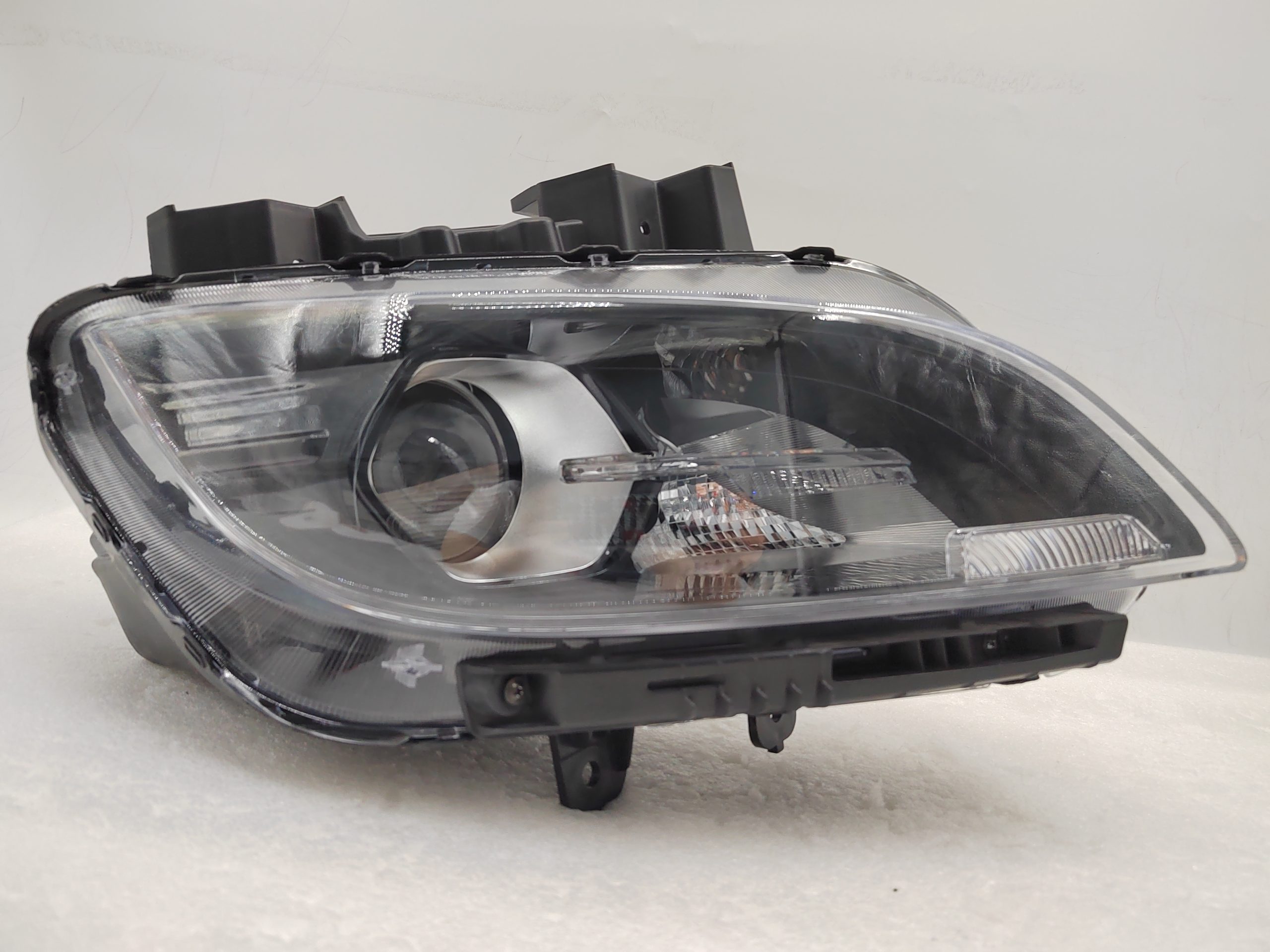HYUNDAI KONA 2021-2023 HALOGEN R.H.S HEADLIGHT ASSEMBLY