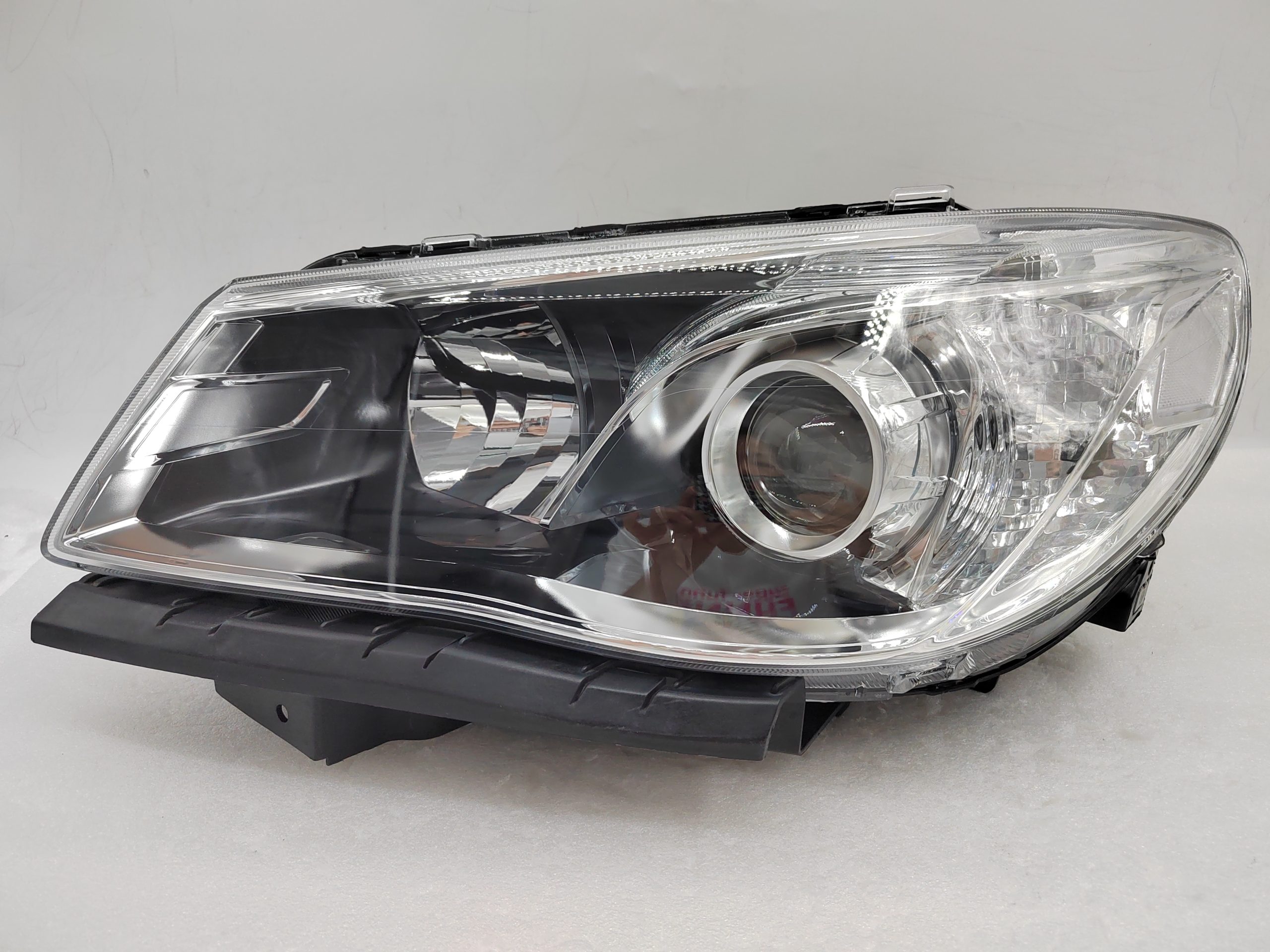 HOLDEN COMMODORE VF SV6 2013-2017 HALOGEN L.H.S HEADLIGHT ASSEMBLY