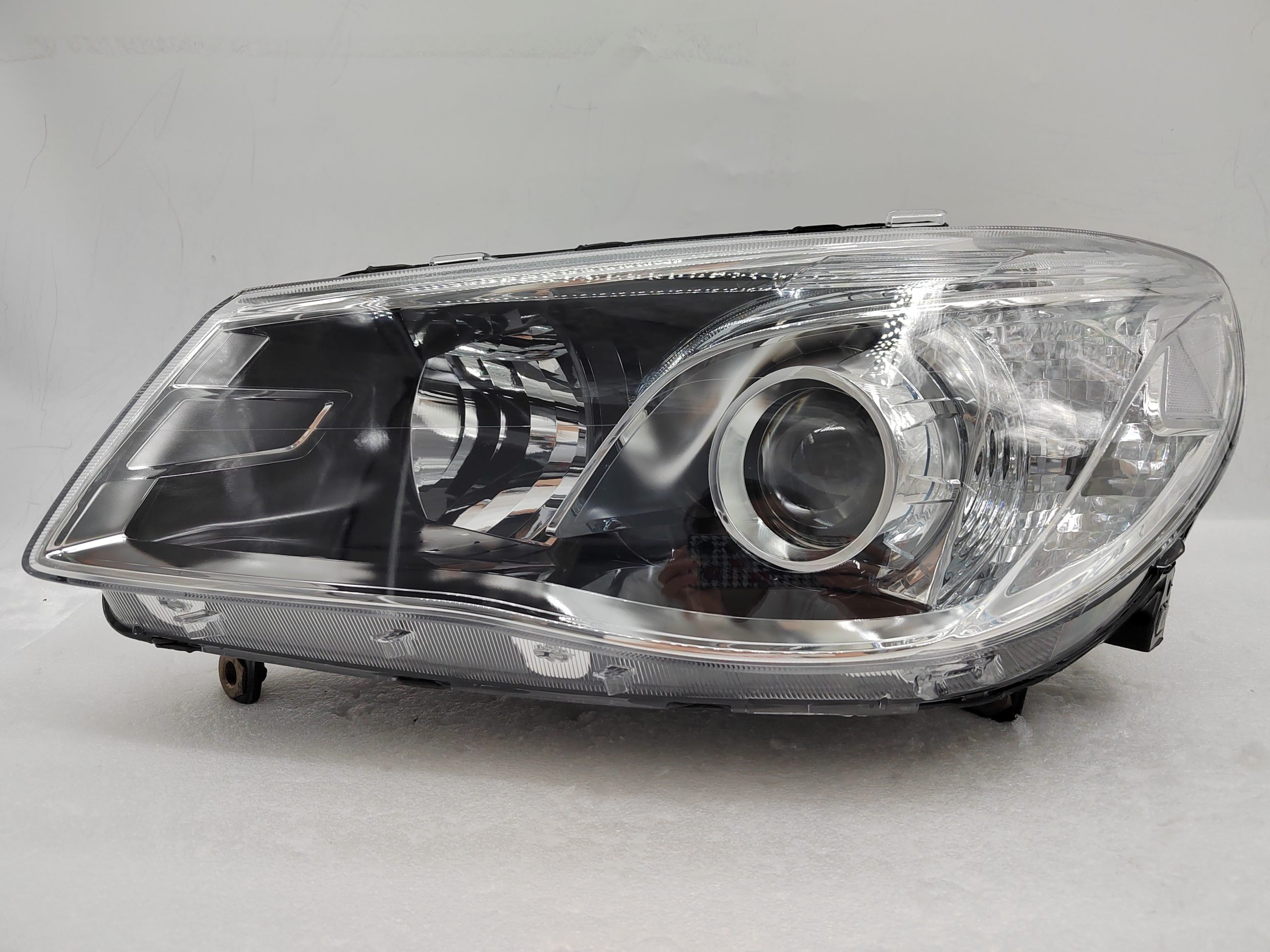 HOLDEN COMMODORE VF SV6 2013-2017 HALOGEN L.H.S HEADLIGHT ASSEMBLY