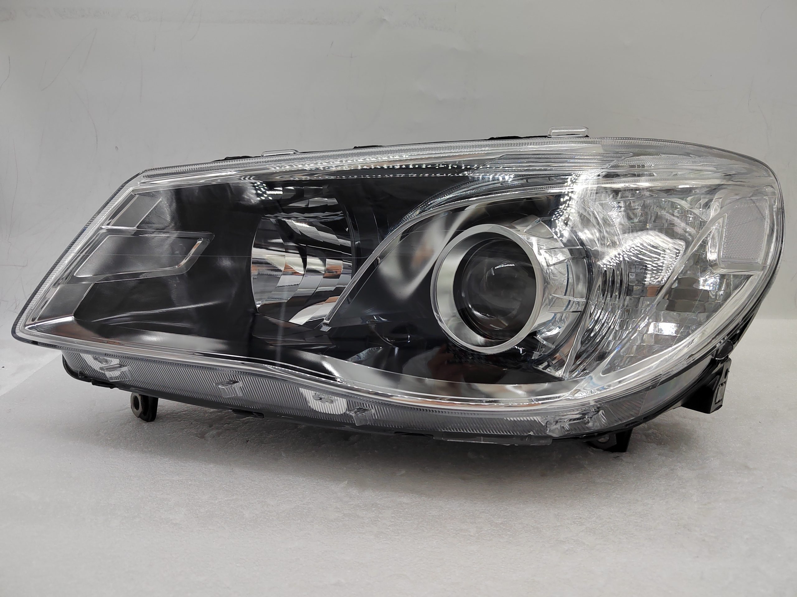 HOLDEN COMMODORE VF SV6 2013-2017 HALOGEN L.H.S HEADLIGHT ASSEMBLY