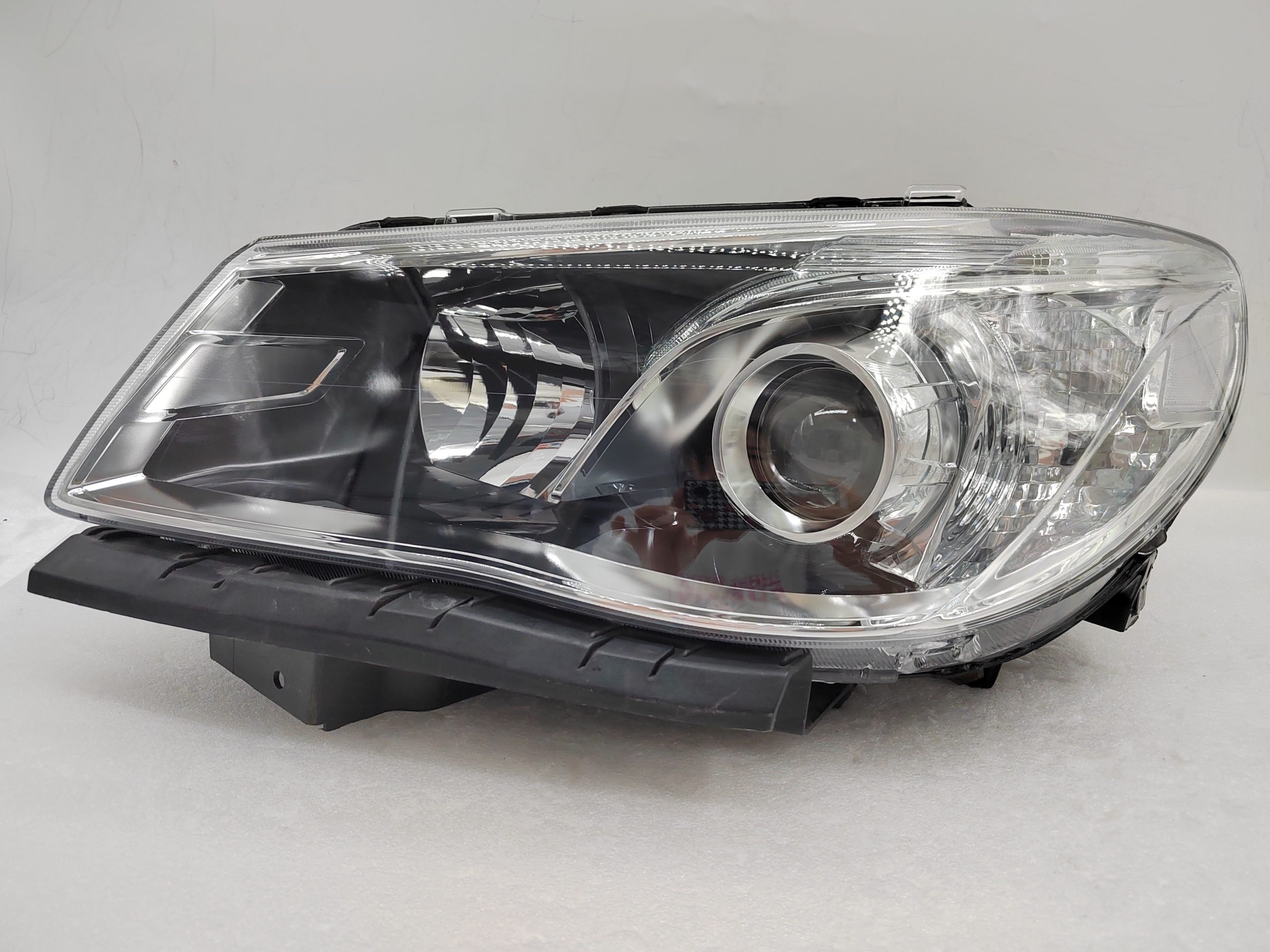 HOLDEN COMMODORE VF SV6 2013-2017 HALOGEN L.H.S HEADLIGHT ASSEMBLY