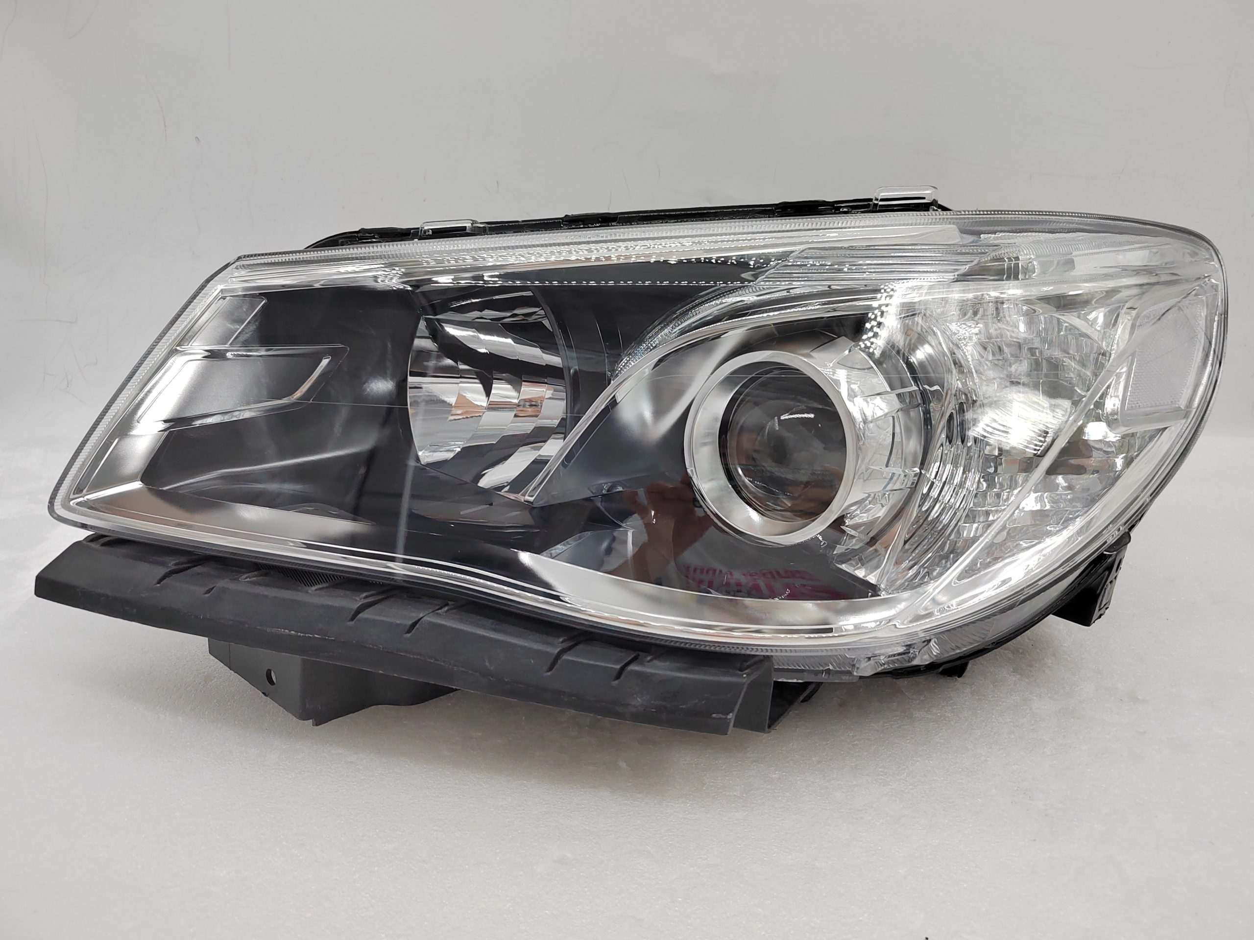 HOLDEN COMMODORE VF SV6 2013-2017 HALOGEN L.H.S HEADLIGHT ASSEMBLY