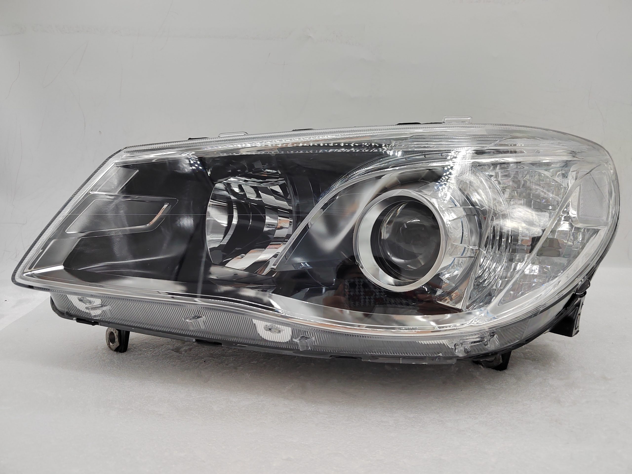 HOLDEN COMMODORE VF SV6 2013-2017 HALOGEN L.H.S HEADLIGHT ASSEMBLY