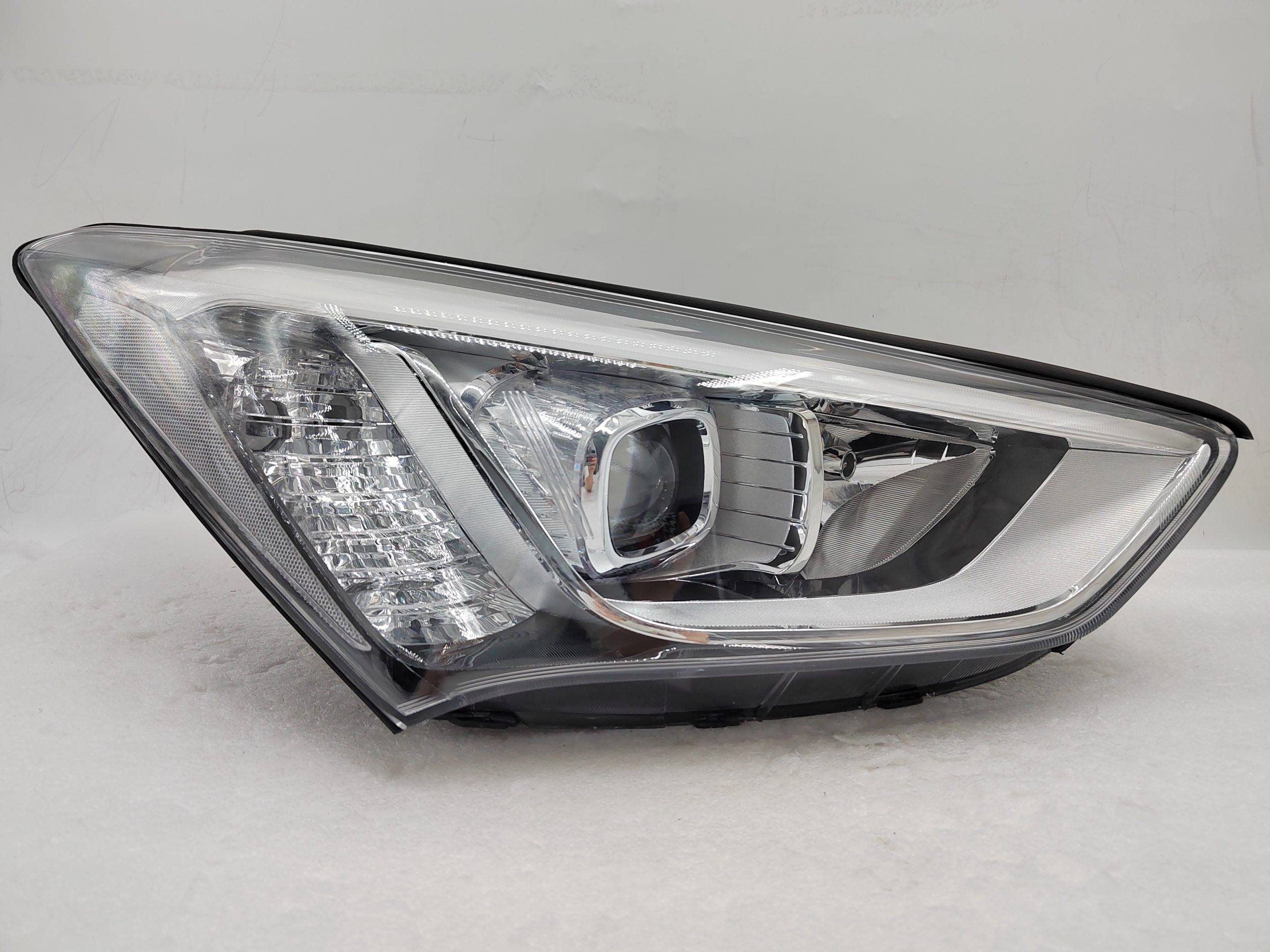 HYUNDAI SANTA FE DM 2013-2015 XENON  R.H.S HEADLIGHT ASSEMBLY