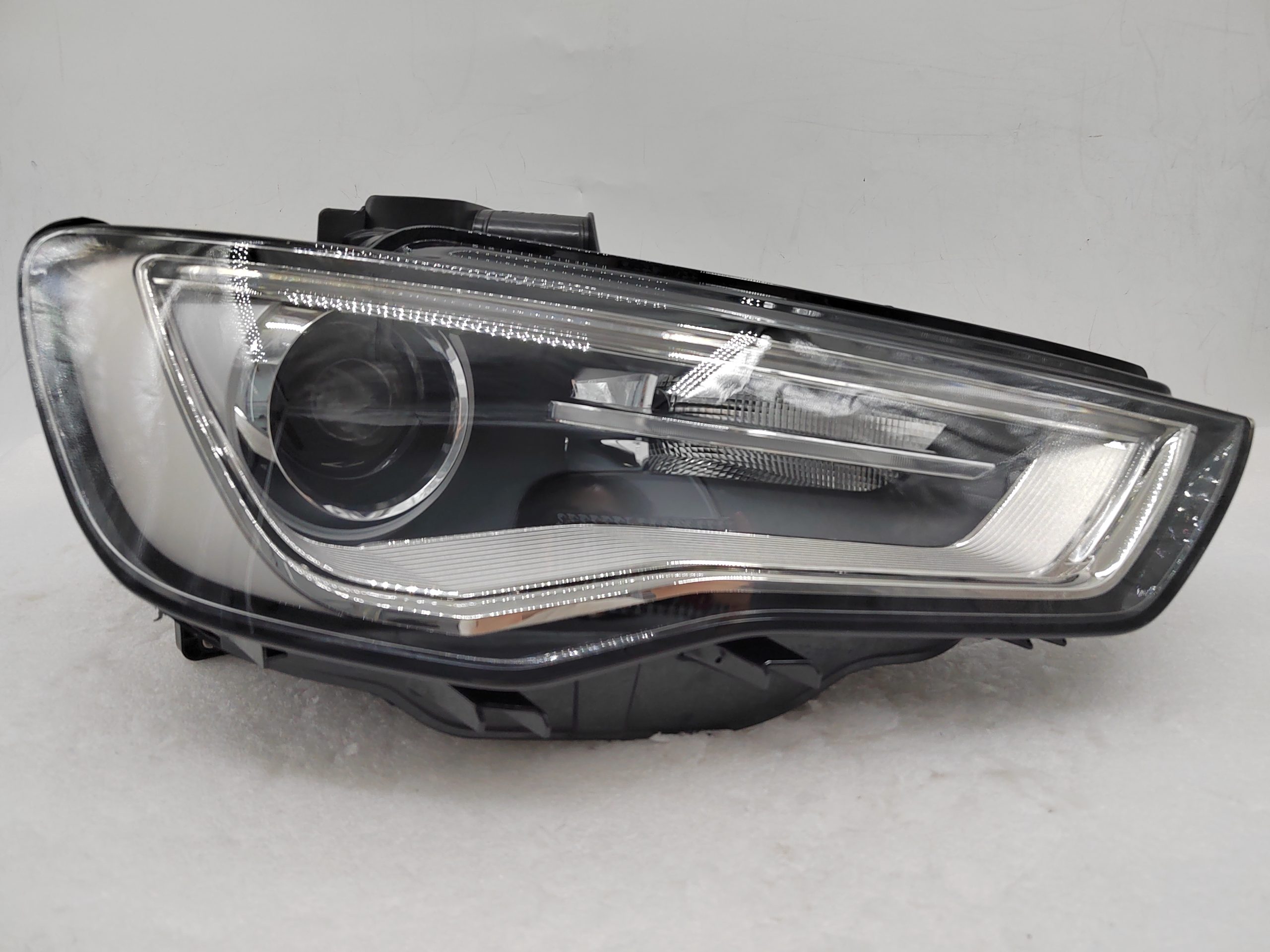 AUDI A3 8V 2013-2015 XENON R.H.S HEADLIGHT ASSEMBLY