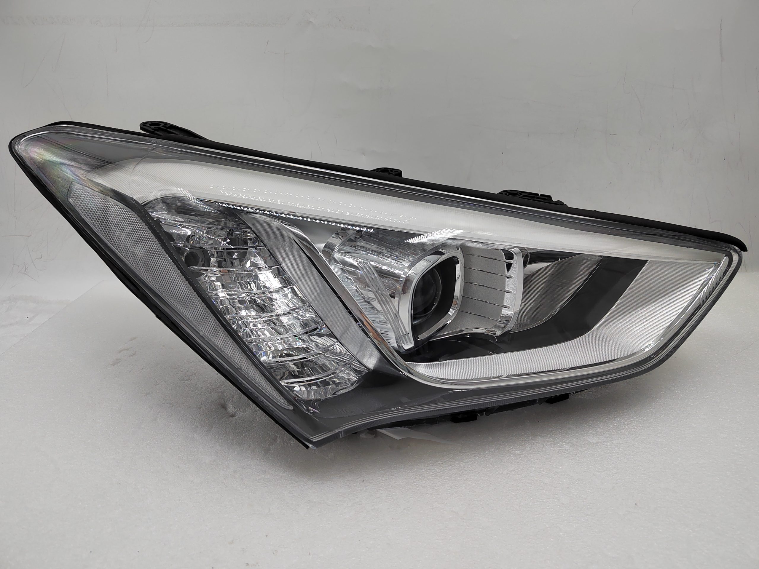 HYUNDAI SANTA FE DM 2013-2015 XENON  R.H.S HEADLIGHT ASSEMBLY