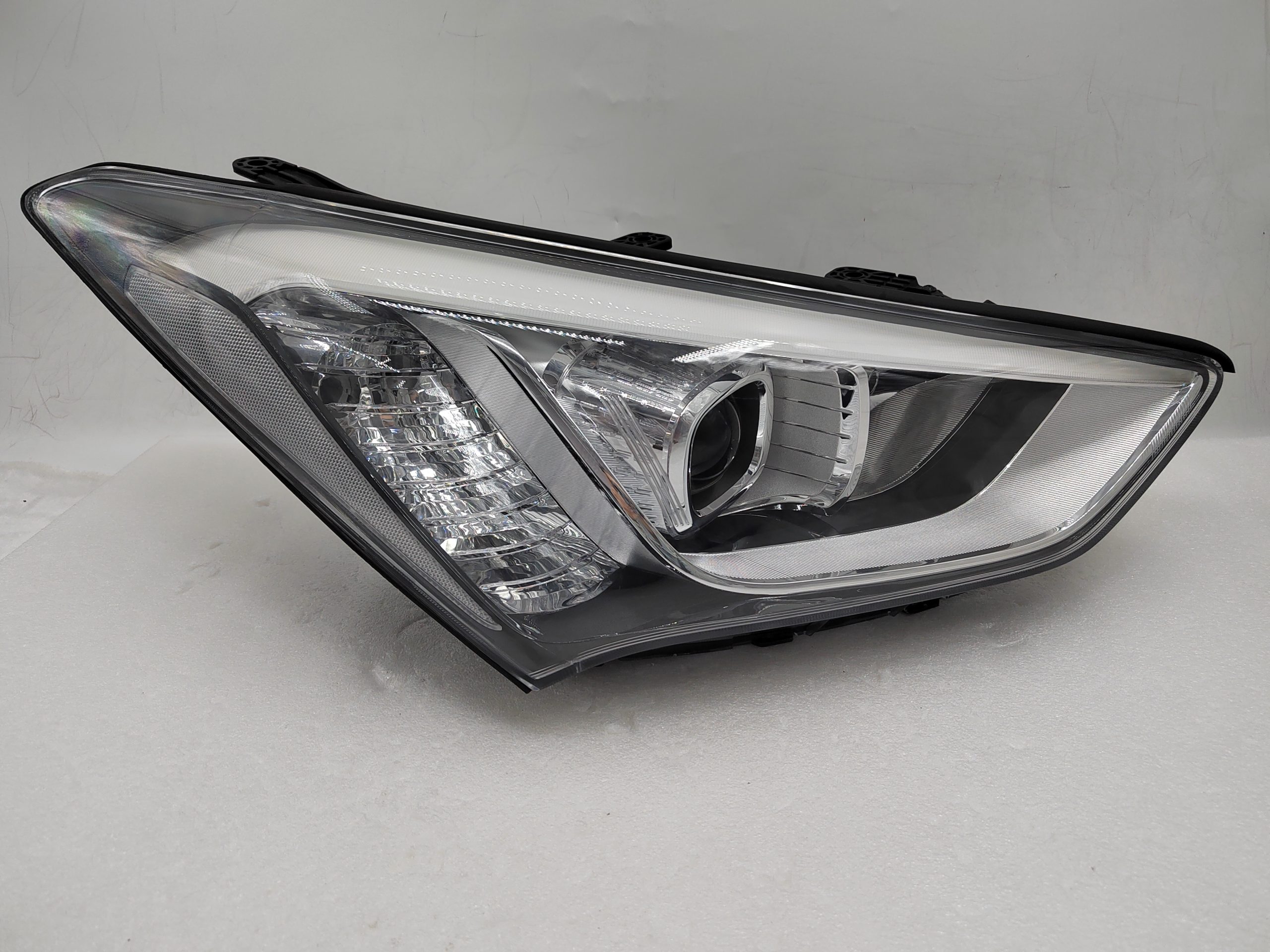 HYUNDAI SANTA FE DM 2013-2015 XENON  R.H.S HEADLIGHT ASSEMBLY