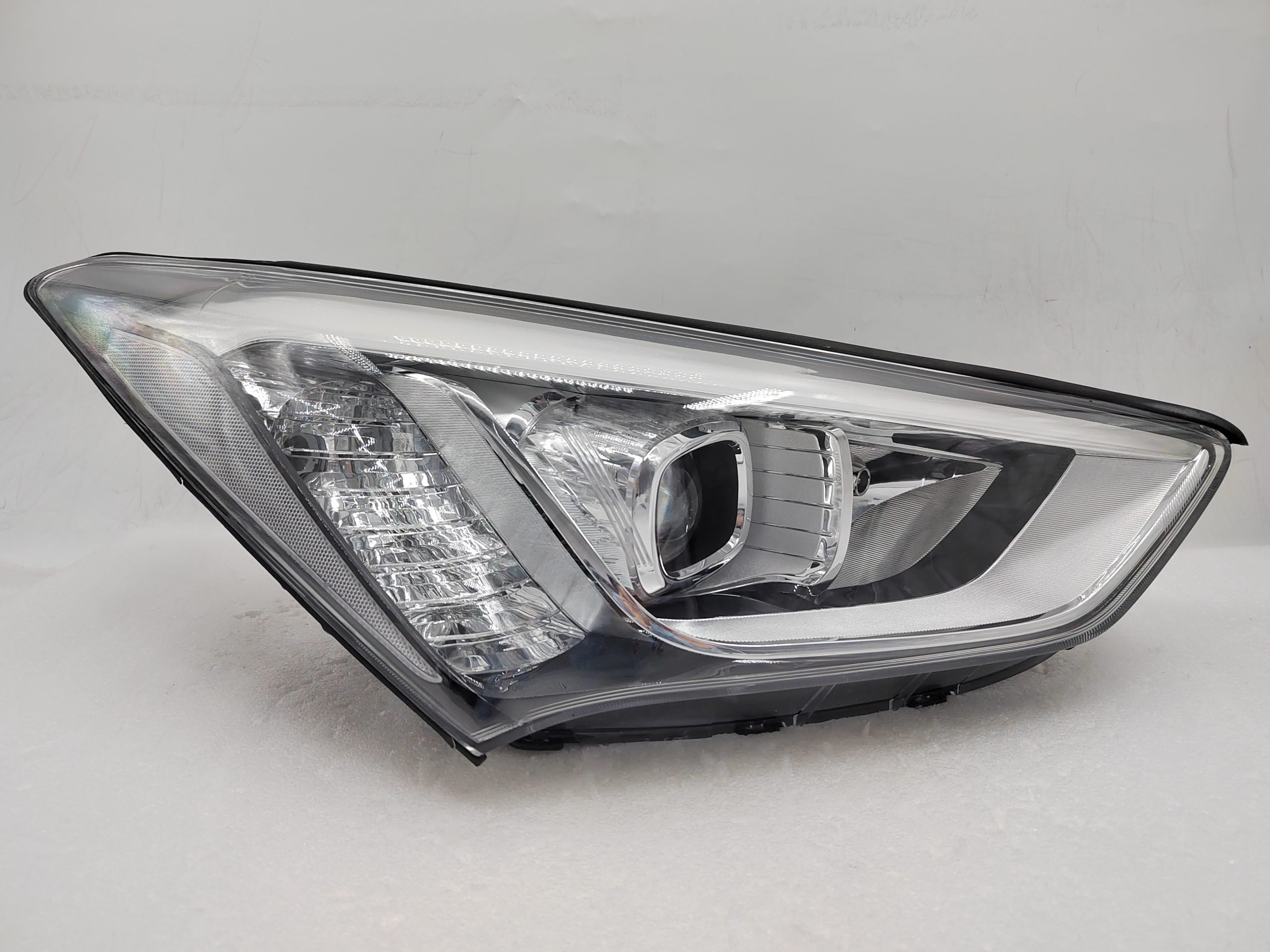 HYUNDAI SANTA FE DM 2013-2015 XENON  R.H.S HEADLIGHT ASSEMBLY