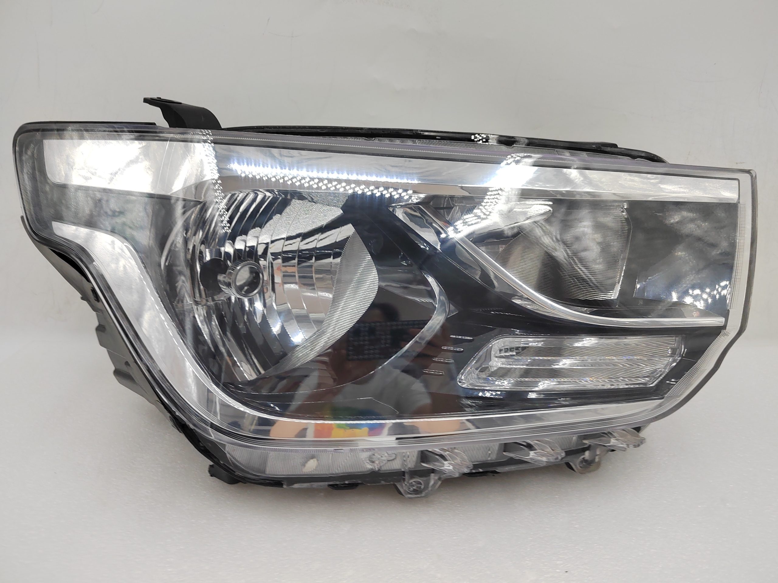 HYUNDAI IMAX TQ4 2018-2023 HALOGEN R.H.S HEADLIGHT ASSEMBLY