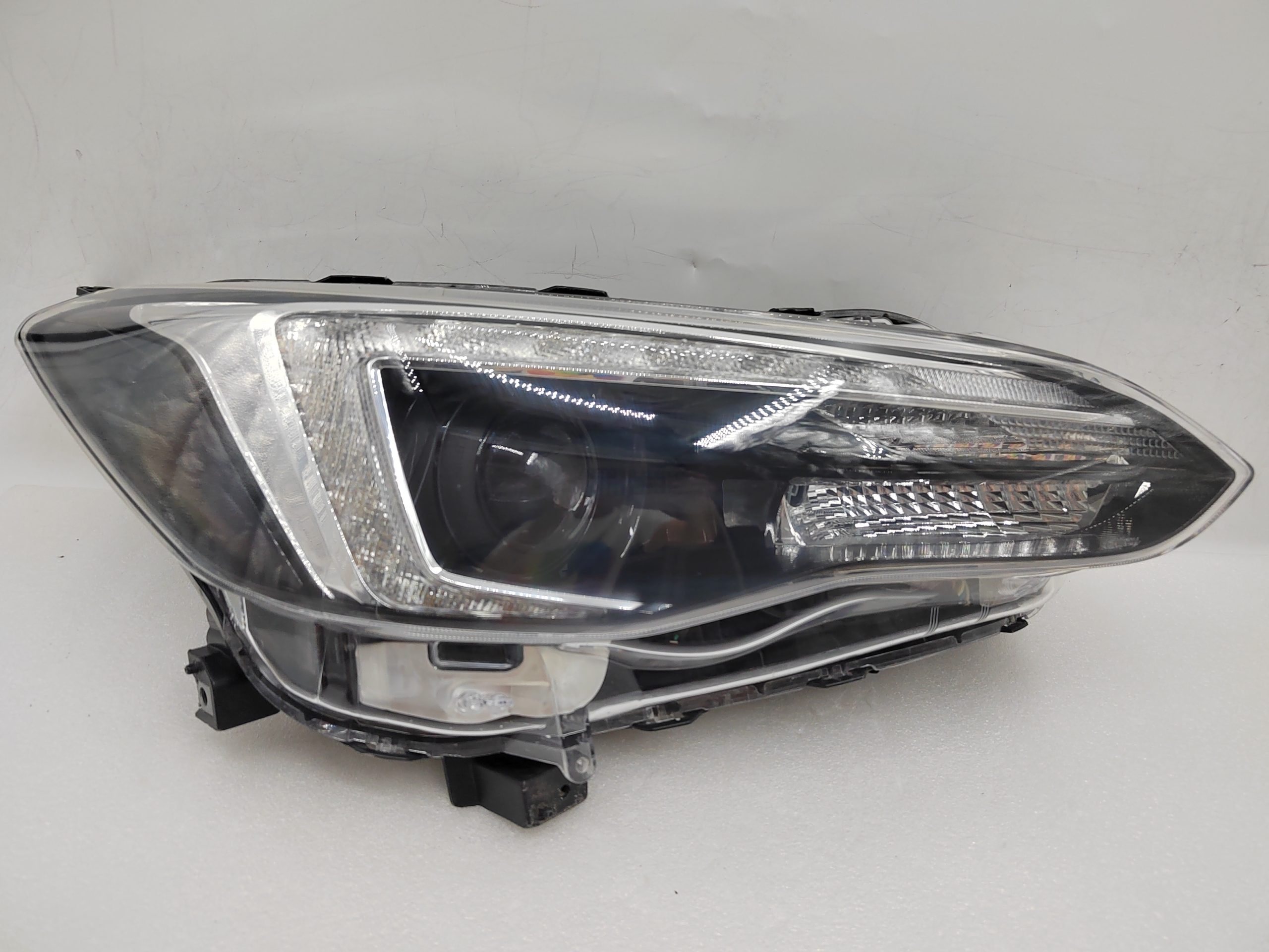 SUBARU IMPREZA 2017-2019 LED R.H.S HEADLIGHT ASSEMBLY
