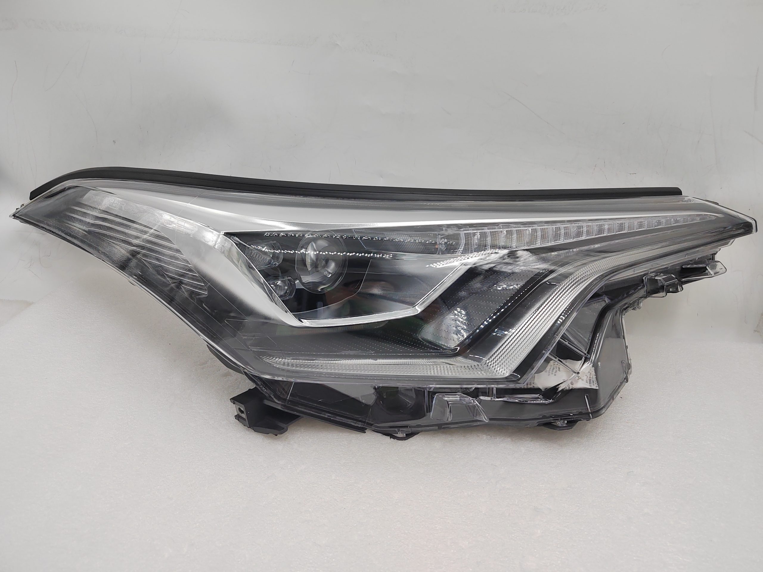 TOYOTA C-HR 2016-2019 LED R.H.S HEADLIGHT ASSEMBLY