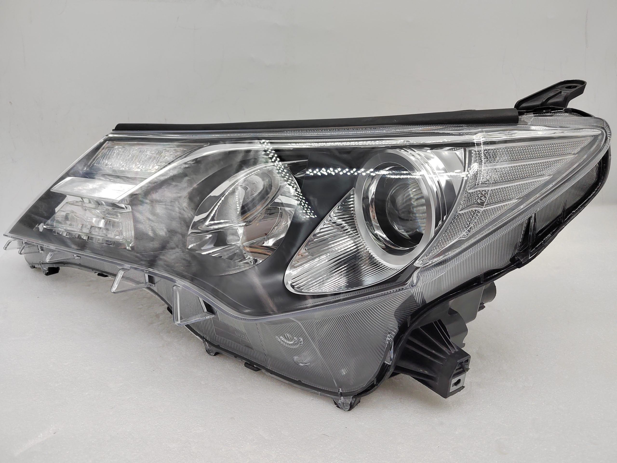 TOYOTA RAV4 IV XA40 2013-2015 HALOGEN L.H.S HEADLIGHT ASSEMBLY