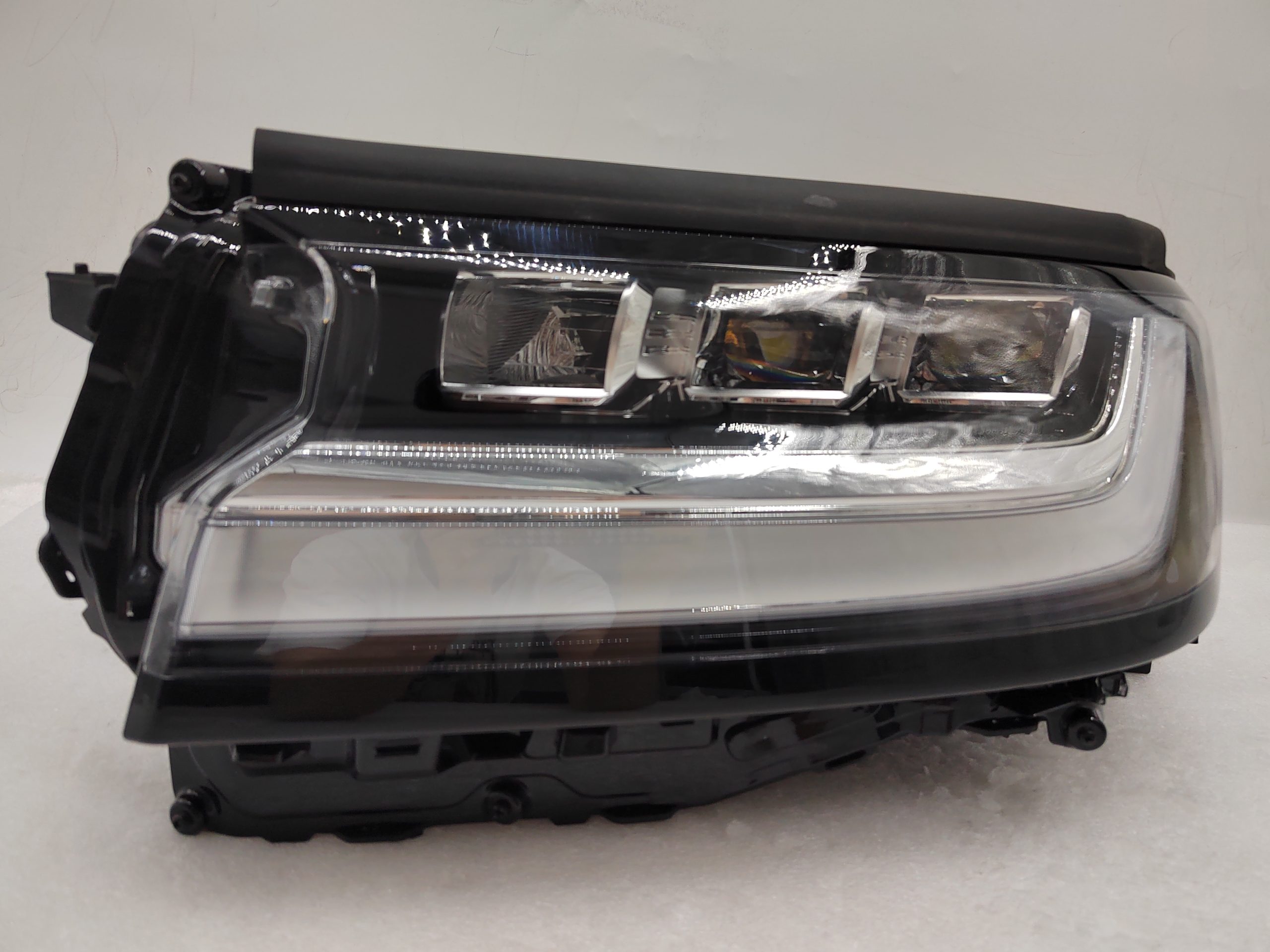TOYOTA LANDCRUISER 300 SERIES 2021-2023 LED L.H.S HEADLIGHT ASSEMBLY