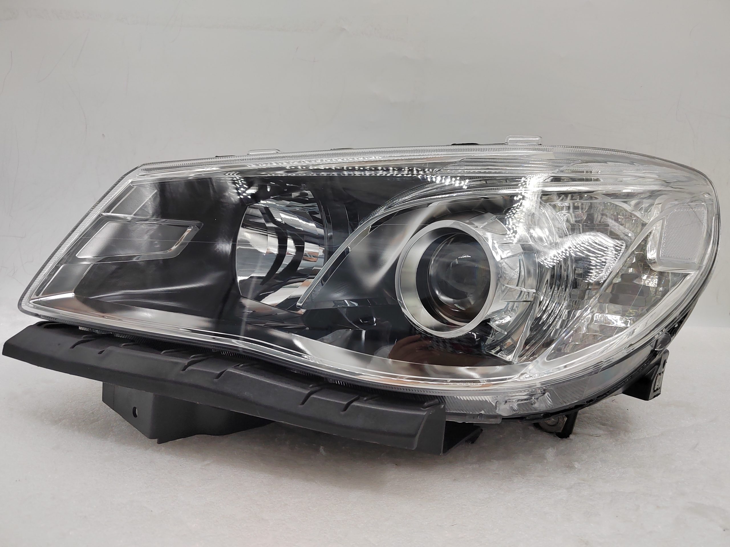 HOLDEN COMMODORE VF SV6 2013-2017 HALOGEN L.H.S HEADLIGHT ASSEMBLY