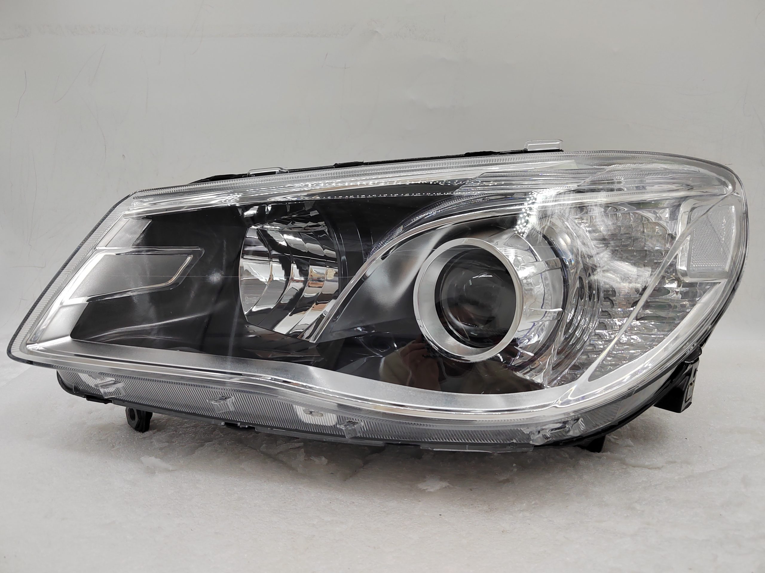 HOLDEN COMMODORE VF SV6 2013-2017 HALOGEN L.H.S HEADLIGHT ASSEMBLY