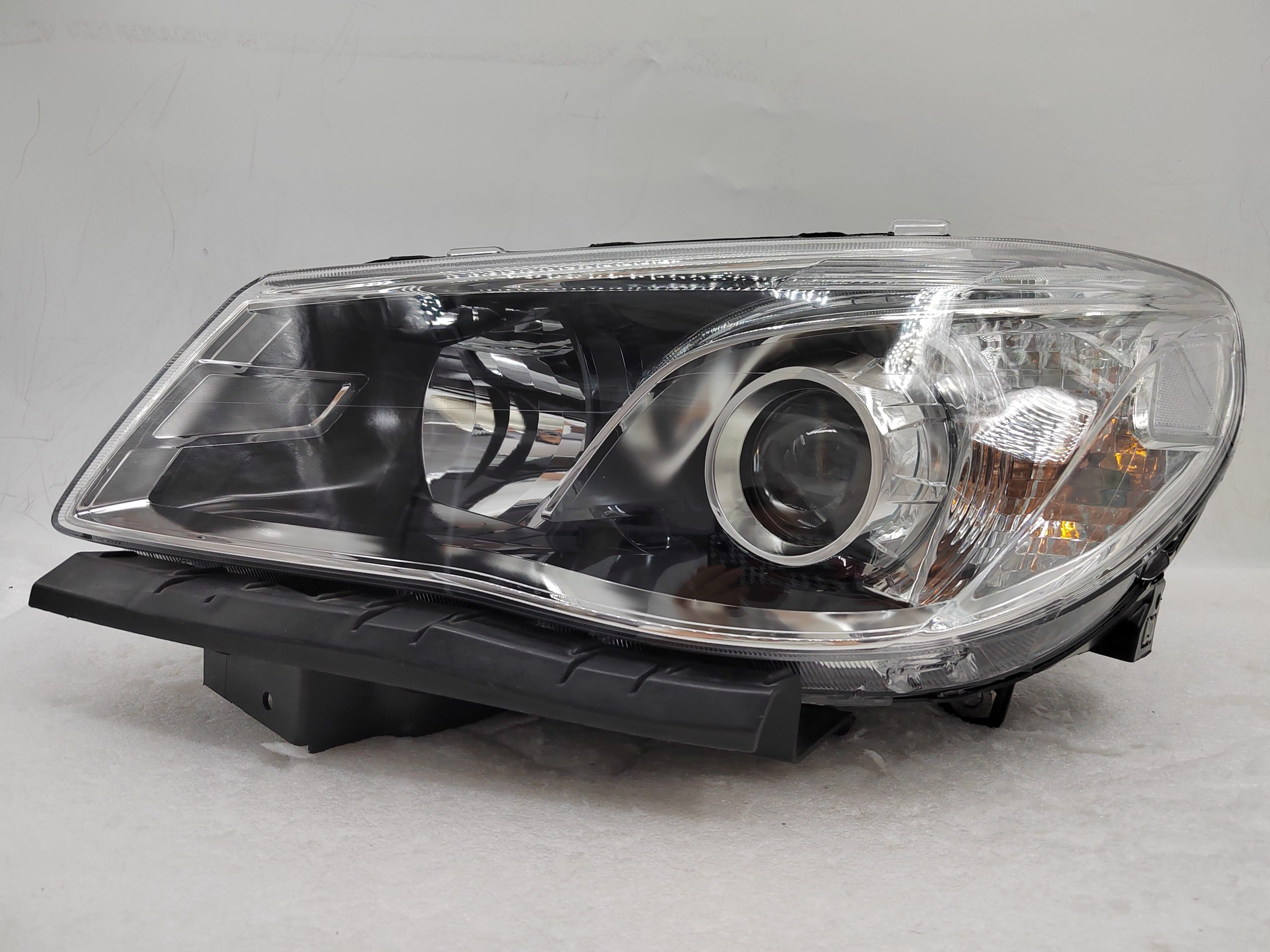 HOLDEN COMMODORE VF SV6 2013-2017 HALOGEN L.H.S HEADLIGHT ASSEMBLY
