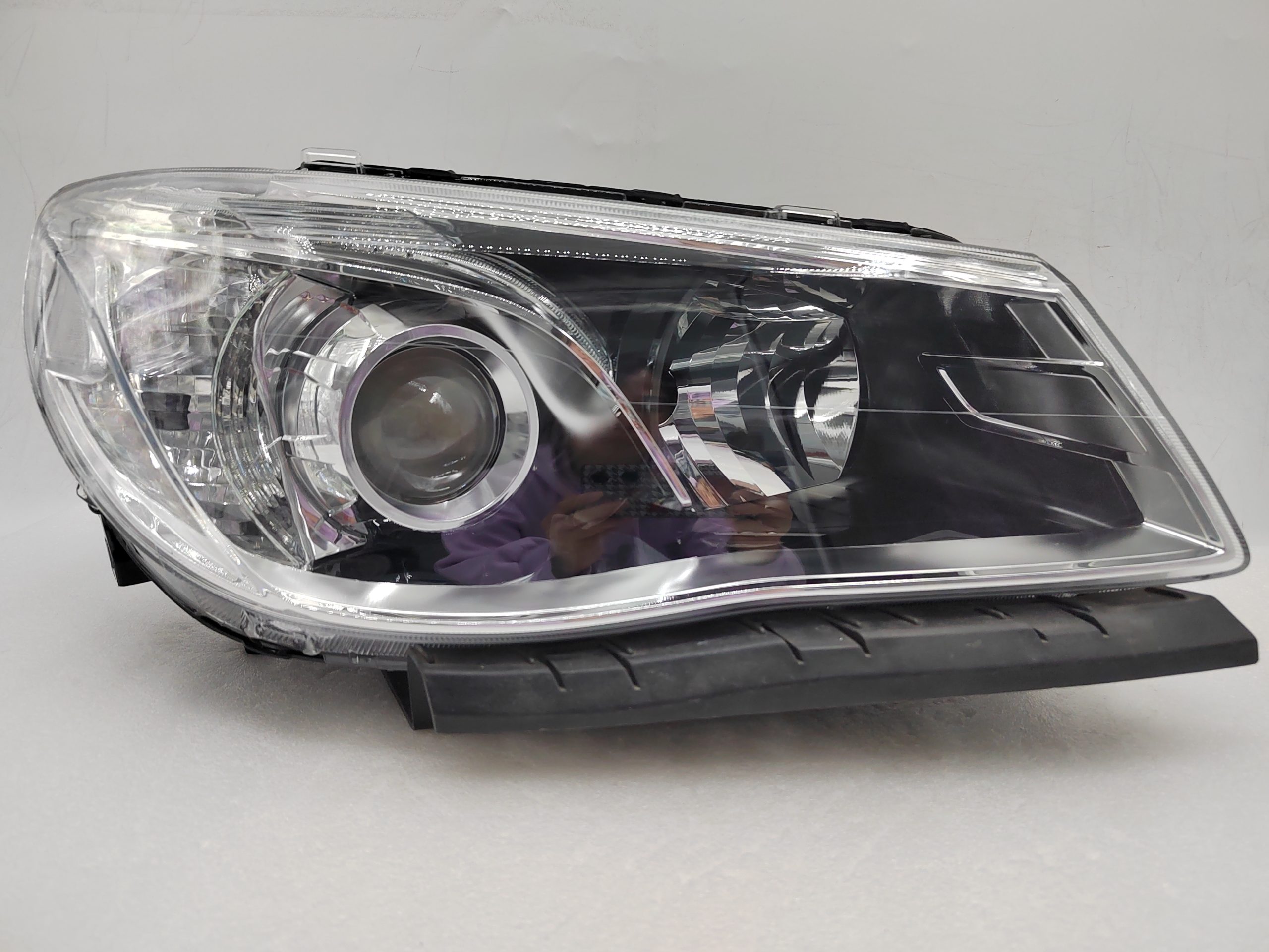 HOLDEN COMMODORE VF SV6 2013-2017 HALOGEN R.H.S HEADLIGHT ASSEMBLY
