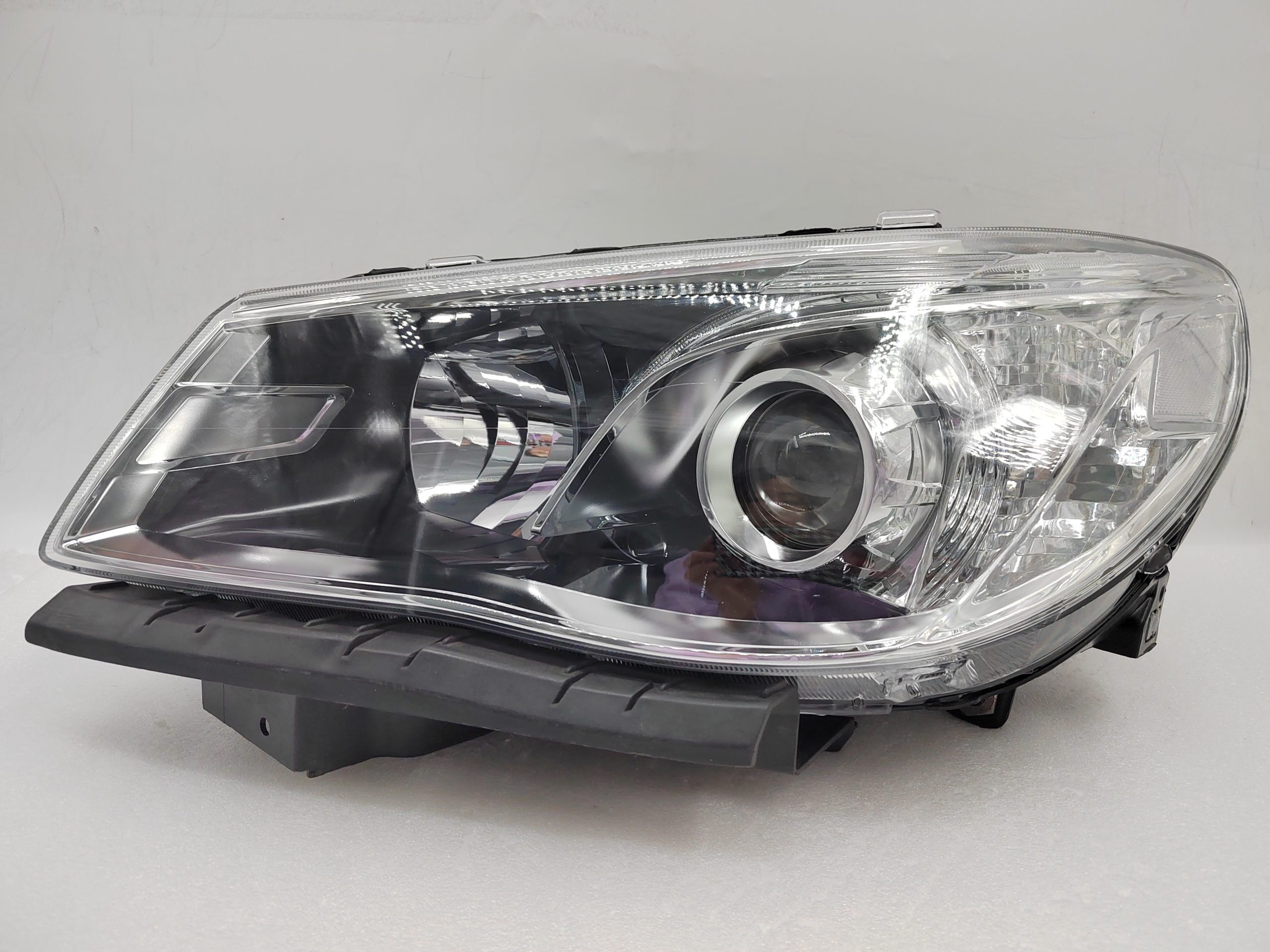 HOLDEN COMMODORE VF SV6 2013-2017 HALOGEN L.H.S HEADLIGHT ASSEMBLY