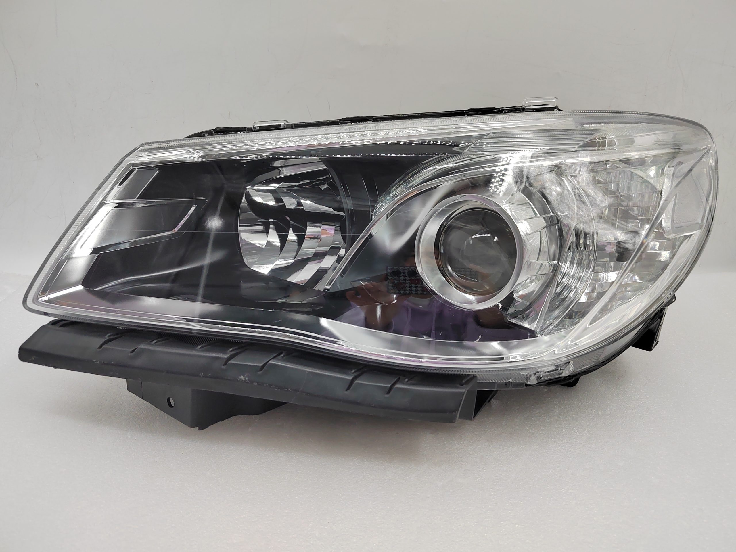 HOLDEN COMMODORE VF SV6 2013-2017 HALOGEN L.H.S HEADLIGHT ASSEMBLY