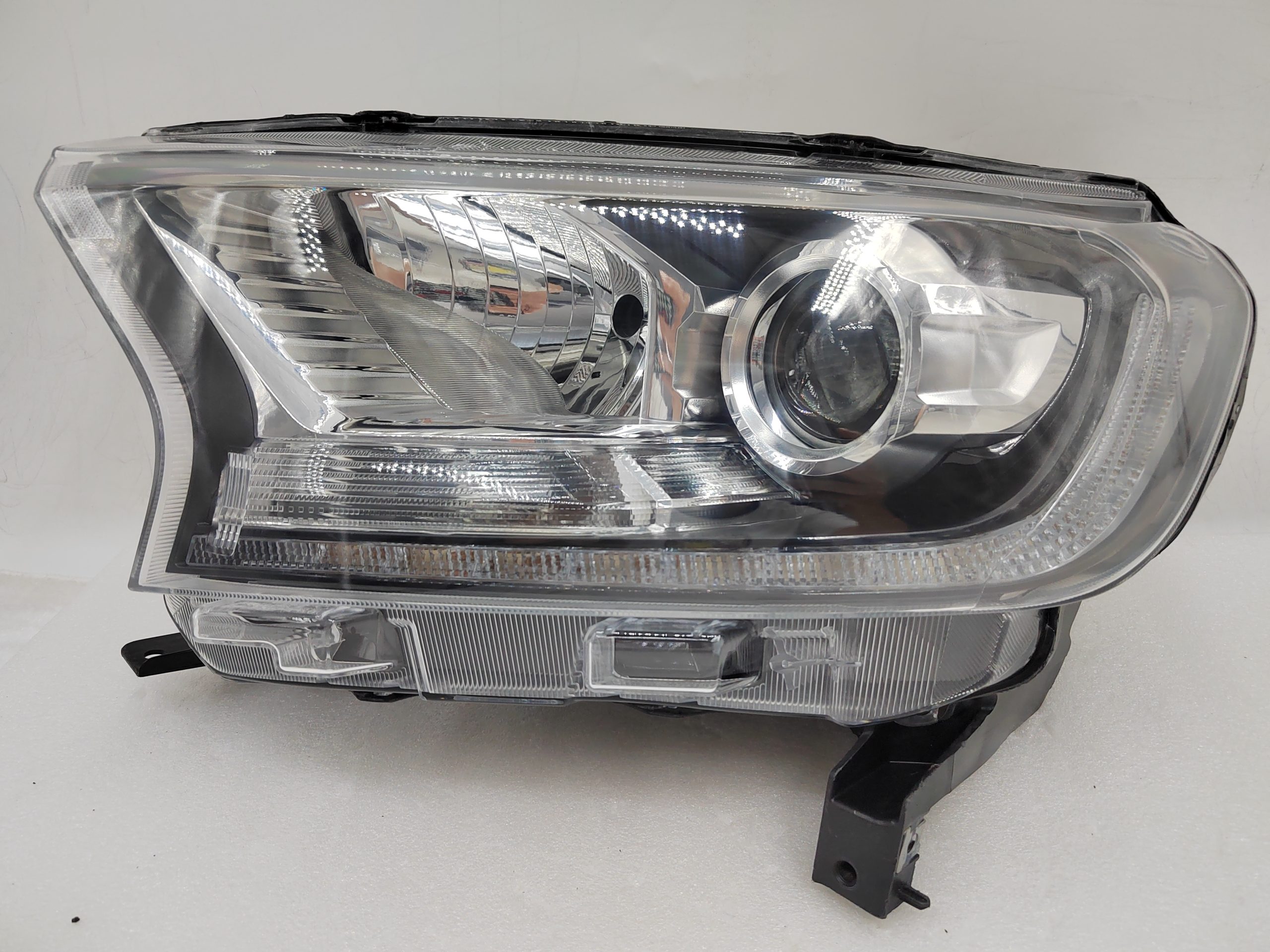 FORD EVEREST RANGER 2015-2019 XENON L.H.S HEADLIGHT ASSEMBLY