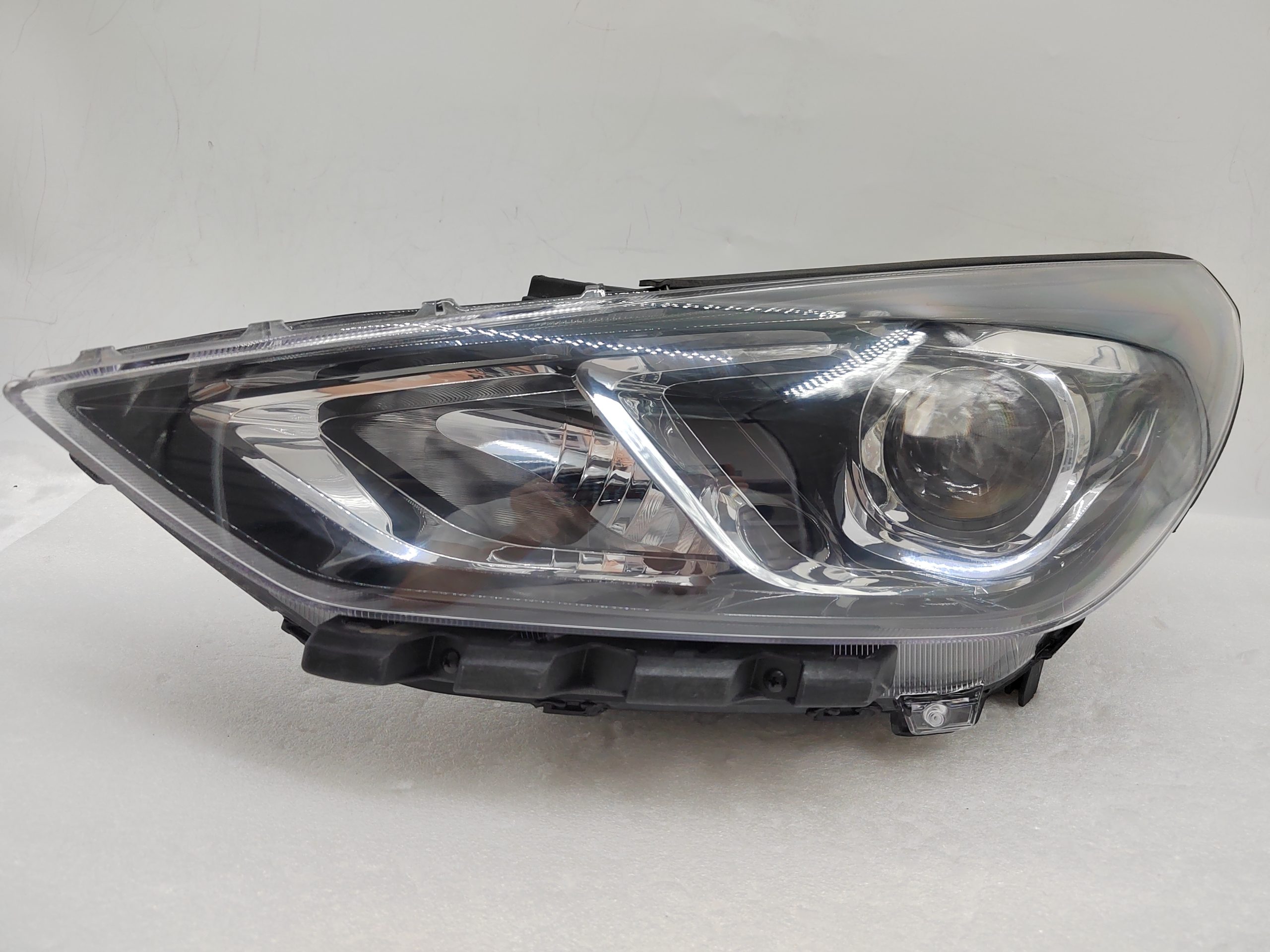 HYUNDAI I30 HATCH 2020-2023 HALOGEN L.H.S HEADLIGHT ASSEMBLY