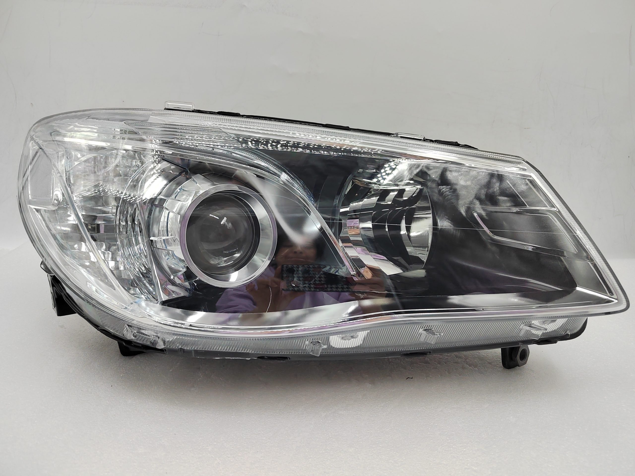 HOLDEN COMMODORE VF SV6 2013-2017 HALOGEN R.H.S HEADLIGHT ASSEMBLY