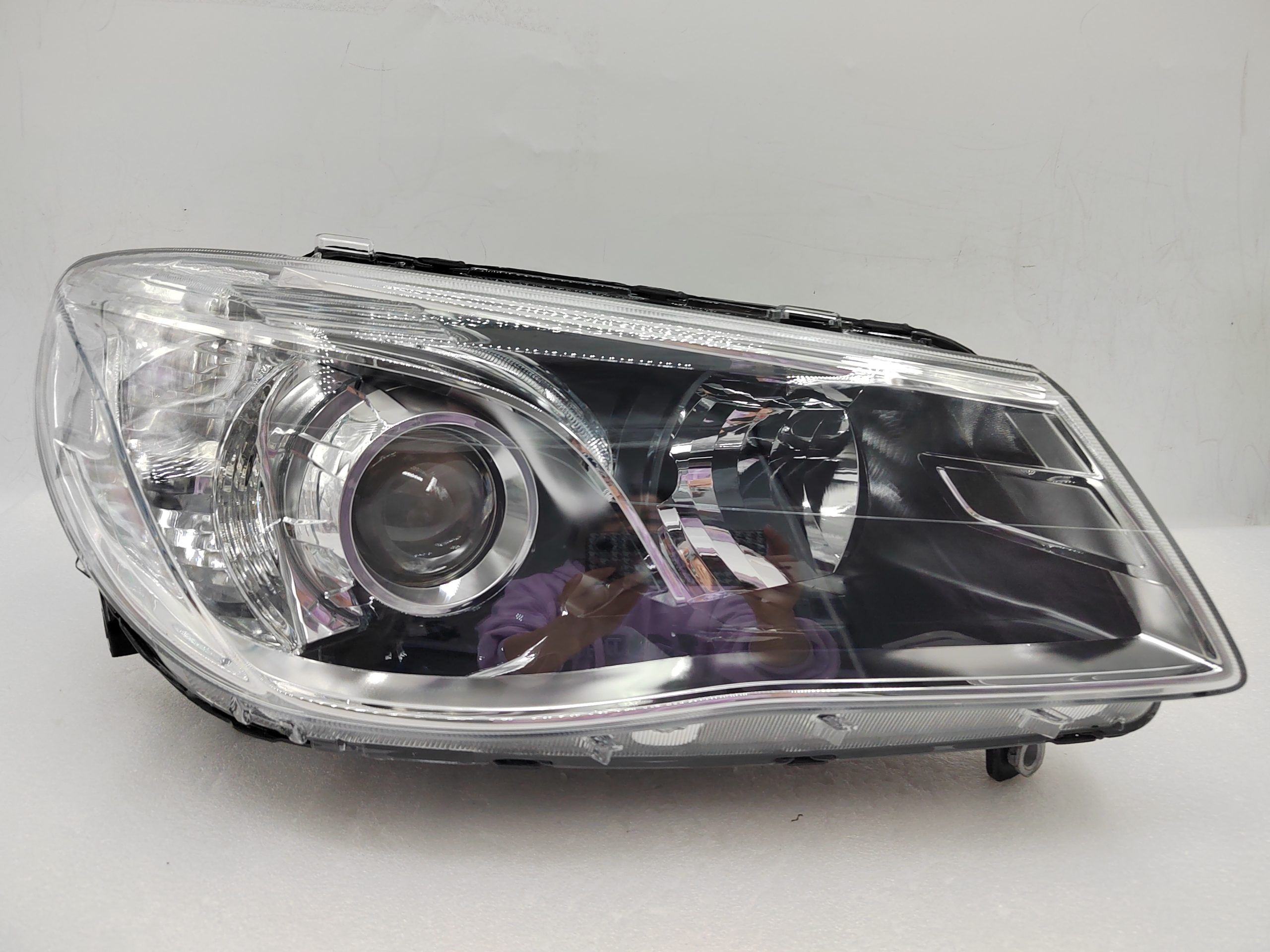 HOLDEN COMMODORE VF SV6 2013-2017 HALOGEN R.H.S HEADLIGHT ASSEMBLY