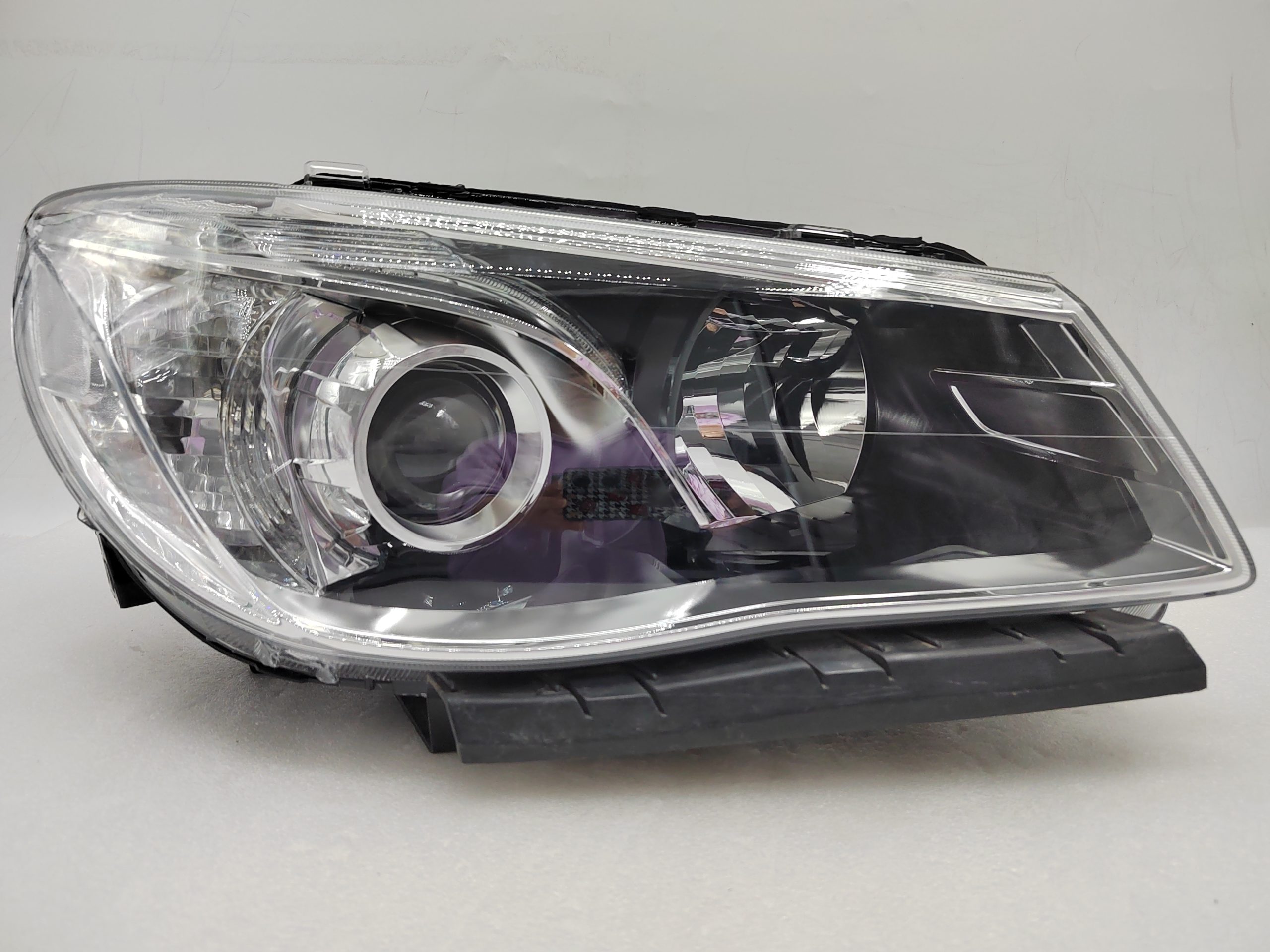HOLDEN COMMODORE VF SV6 2013-2017 HALOGEN R.H.S HEADLIGHT ASSEMBLY
