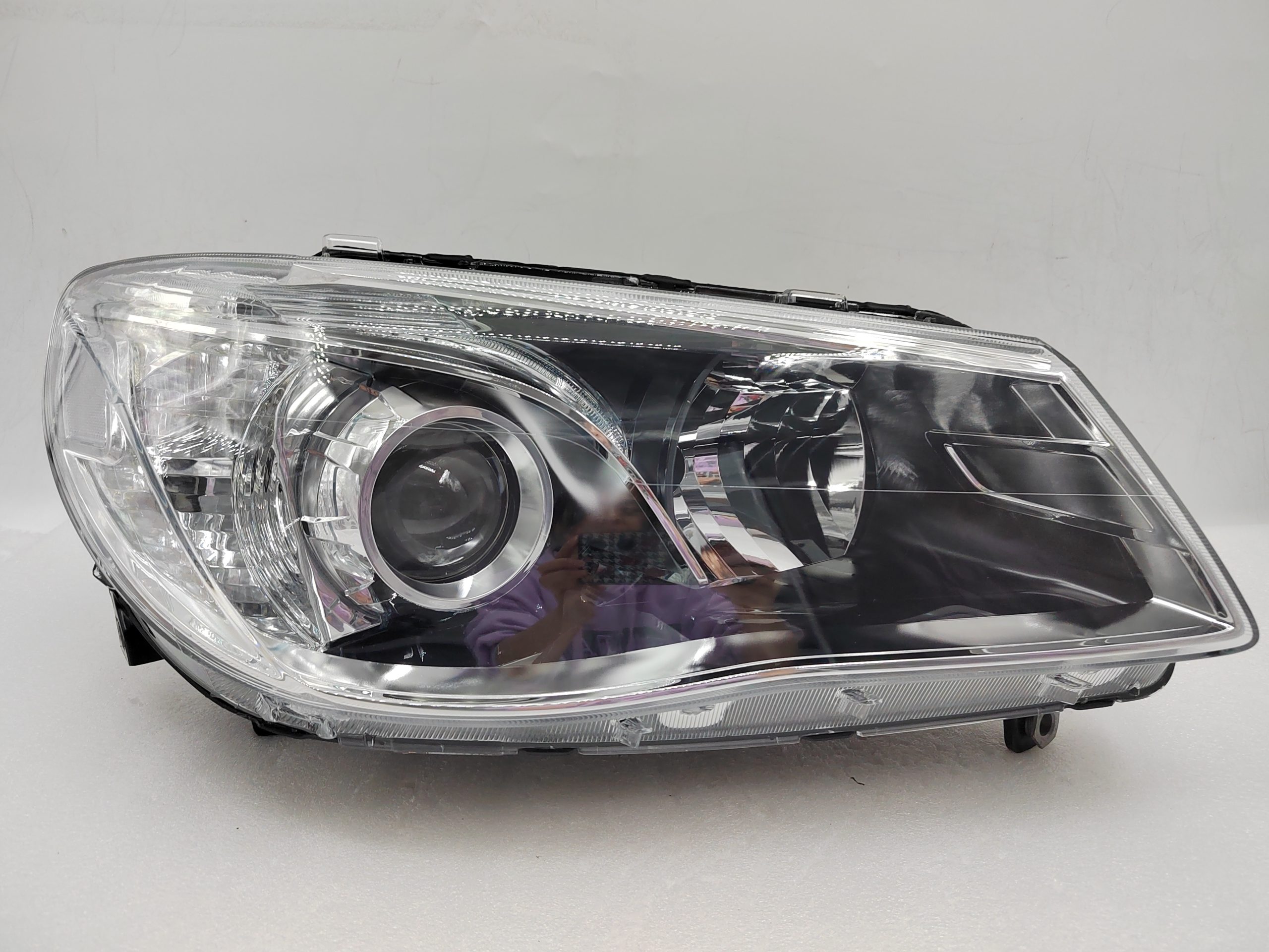 HOLDEN COMMODORE VF SV6 2013-2017 HALOGEN R.H.S HEADLIGHT ASSEMBLY
